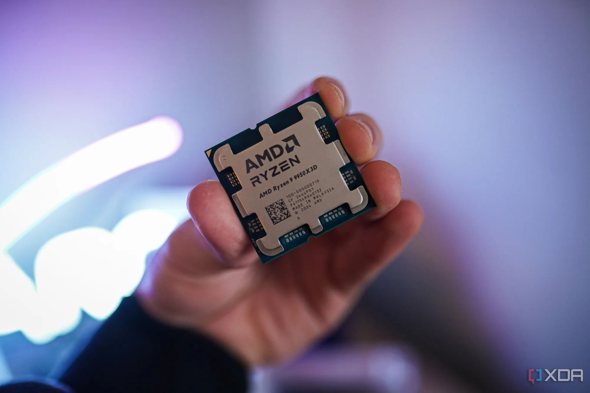 CPU AMD Ryzen 9 9950X3D với số nhân hiệu năng cao