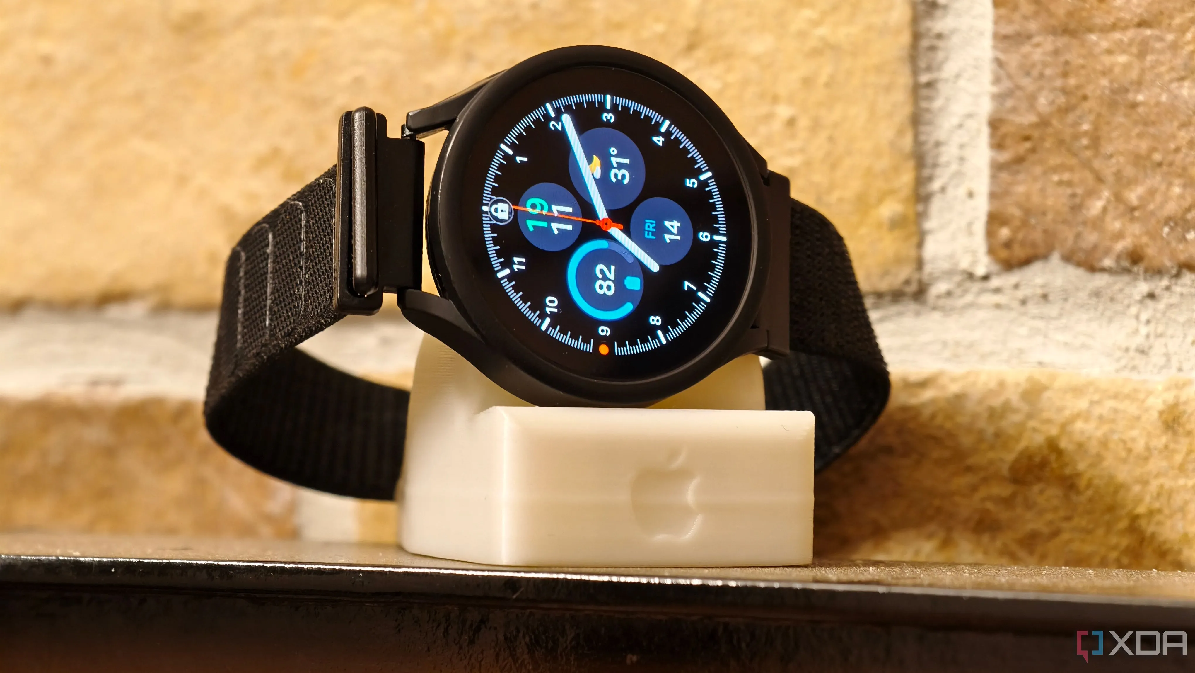 Đế sạc Apple Watch in 3D giúp cố định thiết bị