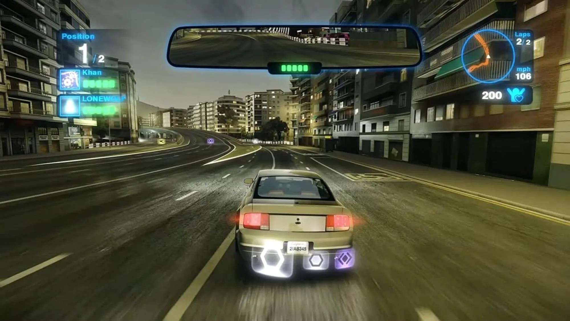 Gameplay tựa game đua xe Blur với hiệu ứng ánh sáng và xe cộ chiến đấu trên đường đua