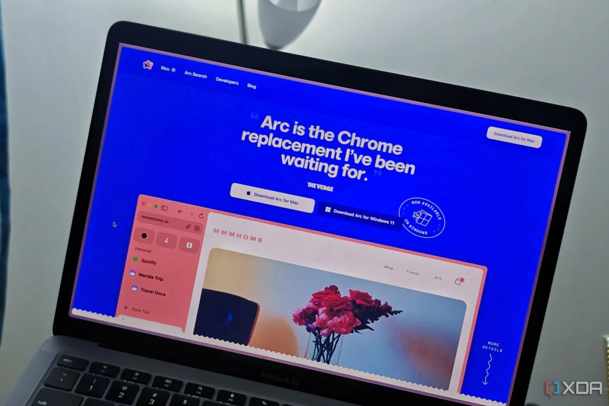 Giao diện Arc Browser đang chạy trên MacBook Air, minh họa tác động đến thời lượng pin của thiết bị.