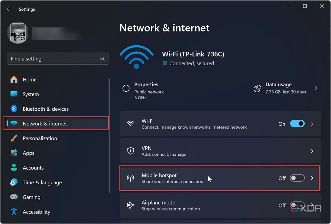 Giao diện Cài đặt Mạng &amp; Internet trên Windows 11, hiển thị tùy chọn Điểm phát sóng di động