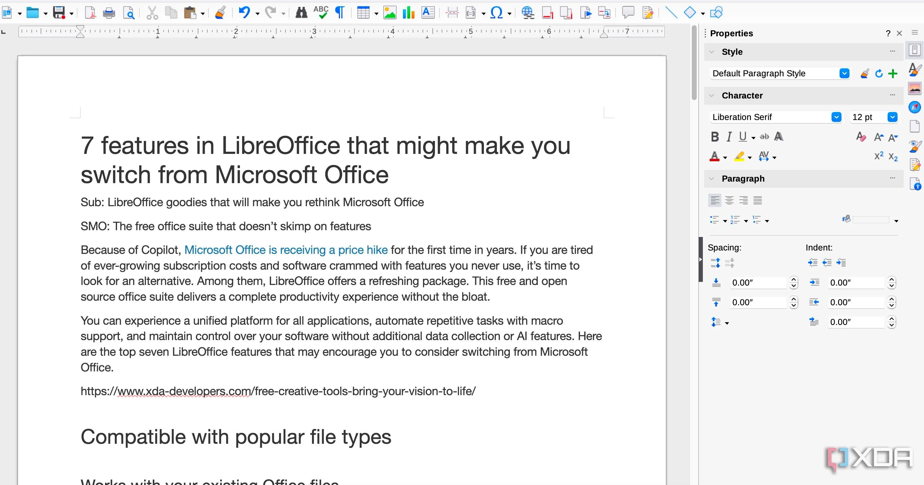 Giao diện LibreOffice Writer được tùy chỉnh với thanh công cụ và bảng điều khiển bên, thể hiện khả năng cá nhân hóa cao.