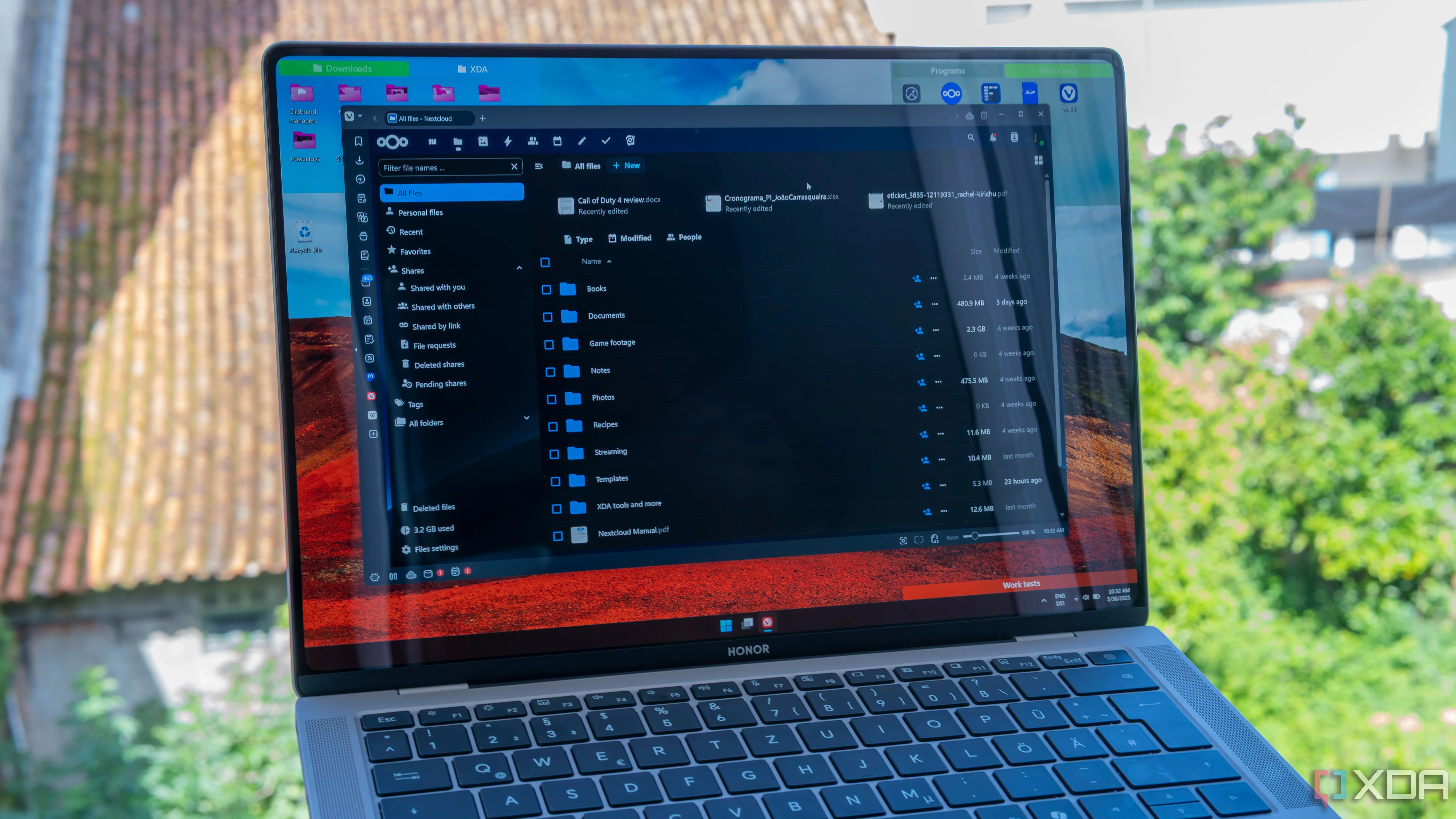 Giao diện Nextcloud Web UI chạy trên trình duyệt của máy tính xách tay Windows 11, minh họa ứng dụng phòng lab tại gia.