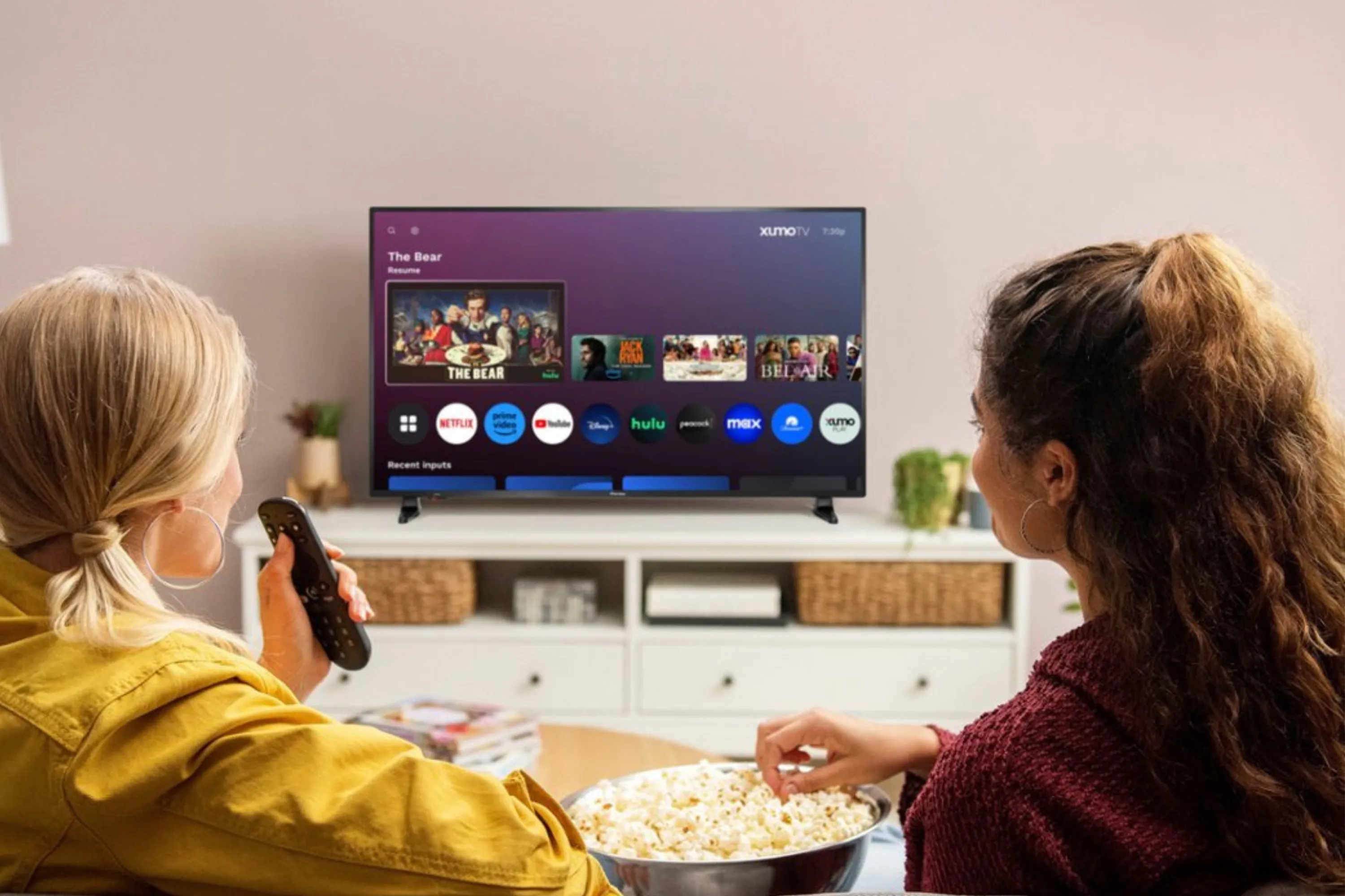 Giao diện người dùng Smart TV Xumo trên tivi Pioneer 50 inch 4K UHD