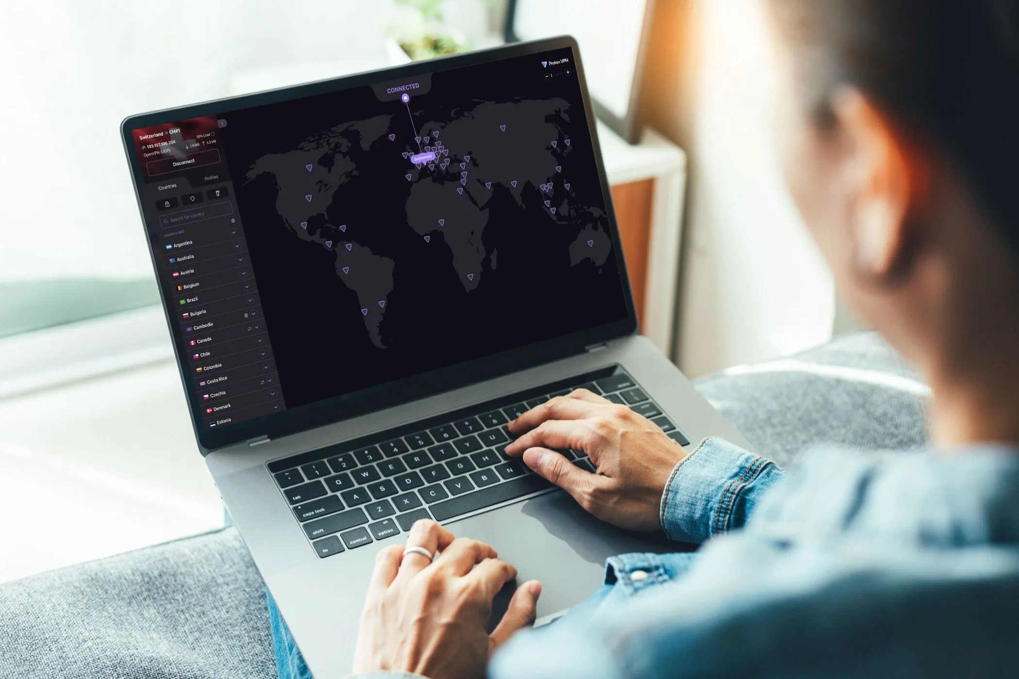 Giao diện ProtonVPN trên máy tính xách tay Windows