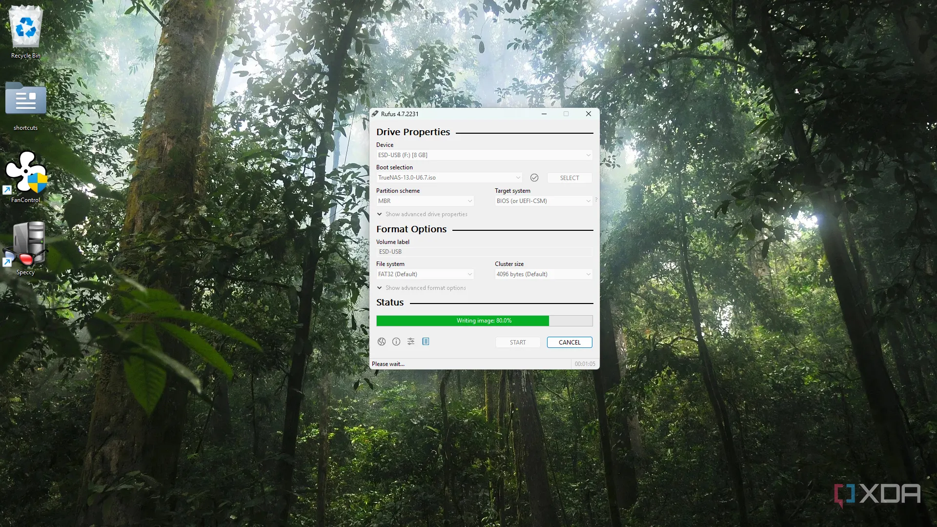 Giao diện Rufus đang tạo USB bootable với TrueNAS, minh họa tính năng của Rufus