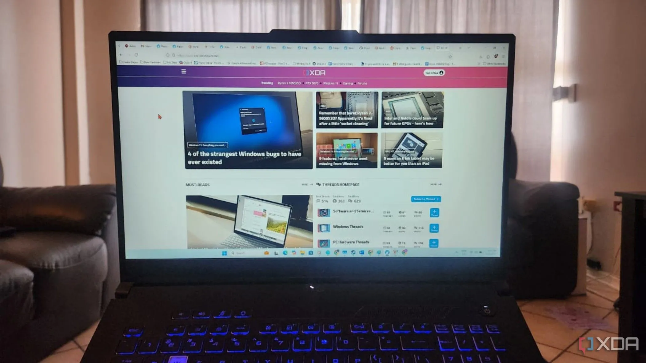 Giao diện tối giản của trình duyệt LibreWolf trên màn hình, làm nổi bật tính năng duyệt web riêng tư