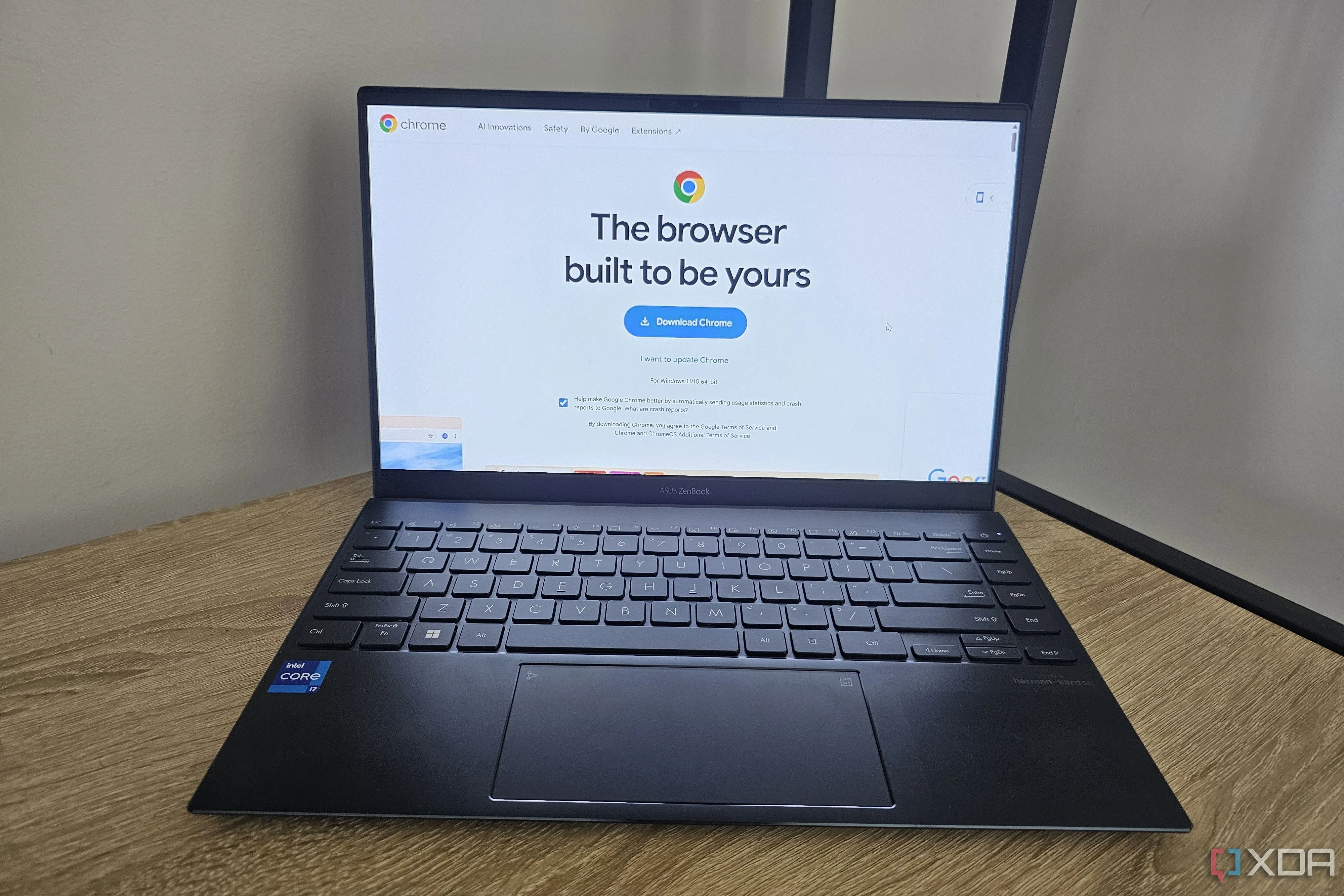 Giao diện trang web Google Chrome trên màn hình laptop
