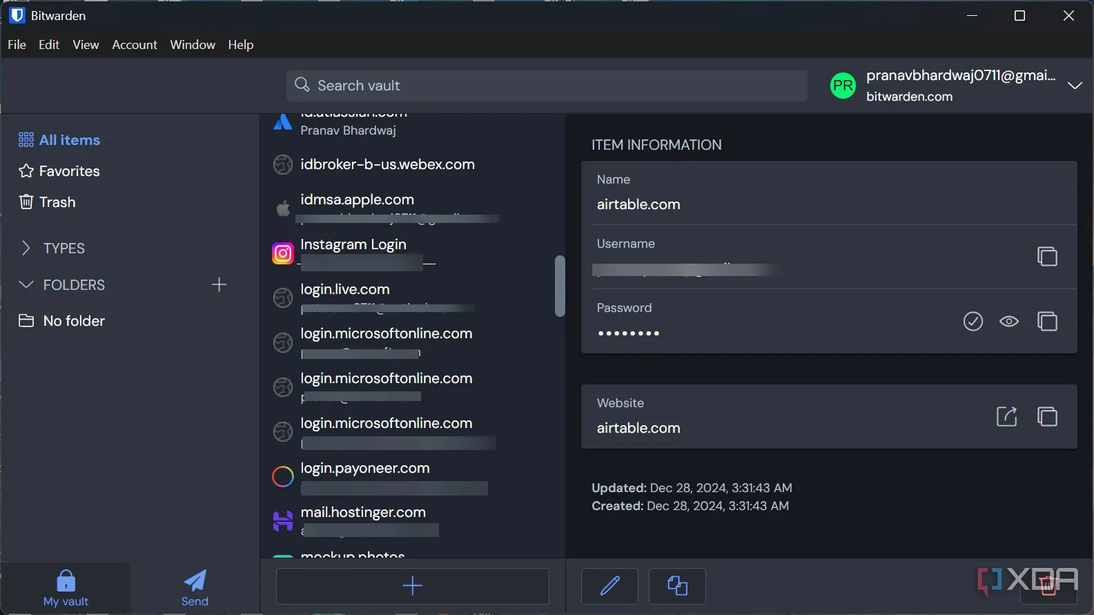 Giao diện ứng dụng Bitwarden miễn phí trên Windows, trình quản lý mật khẩu mã nguồn mở