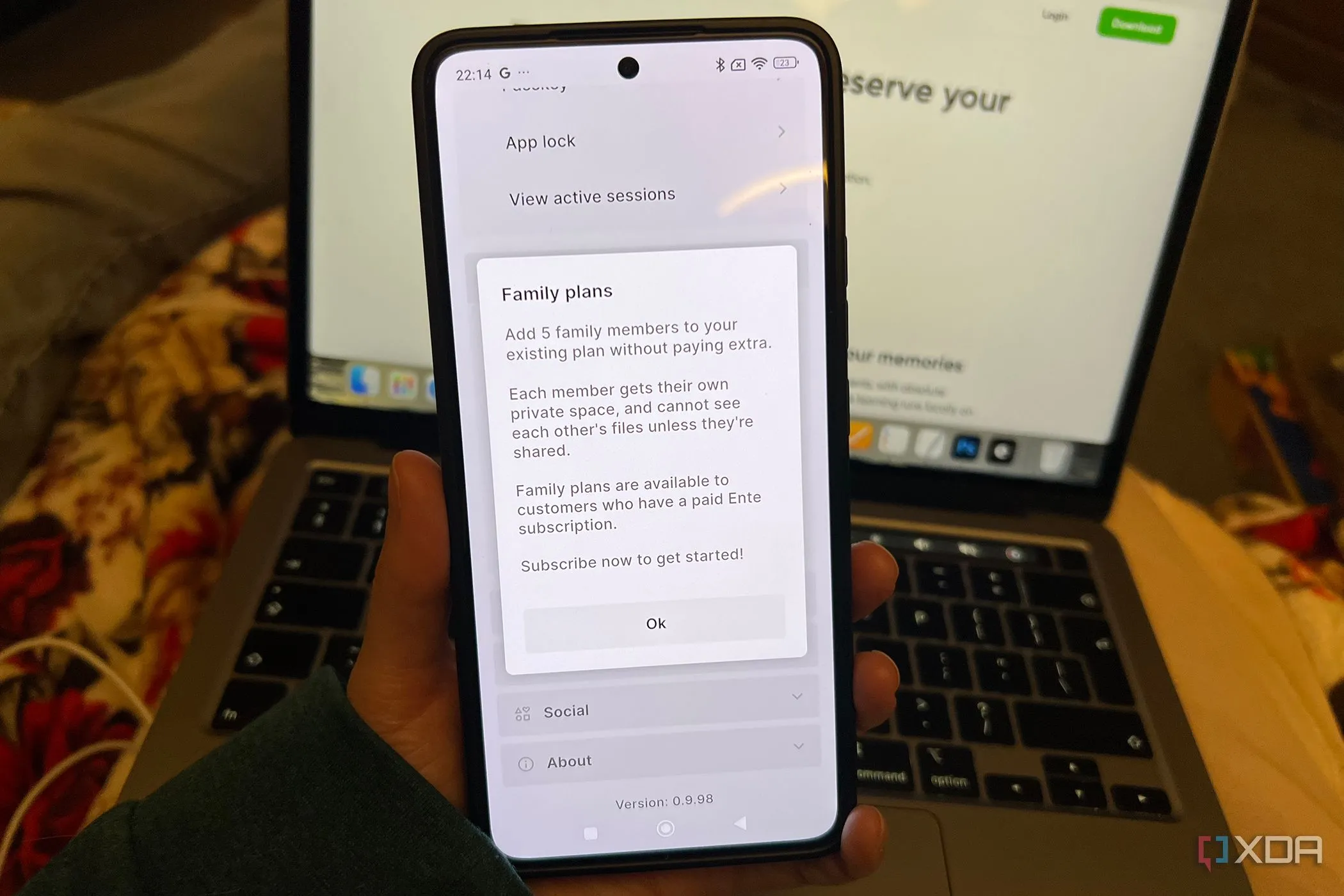 Giao diện ứng dụng Ente Photos trên điện thoại hiển thị tùy chọn &quot;Family plan&quot; cho phép chia sẻ gói đăng ký