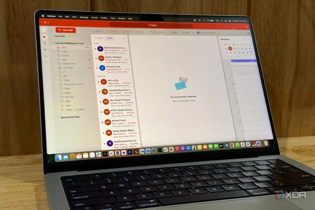 Giao diện ứng dụng Outlook trên máy Mac, hiển thị hộp thư đến