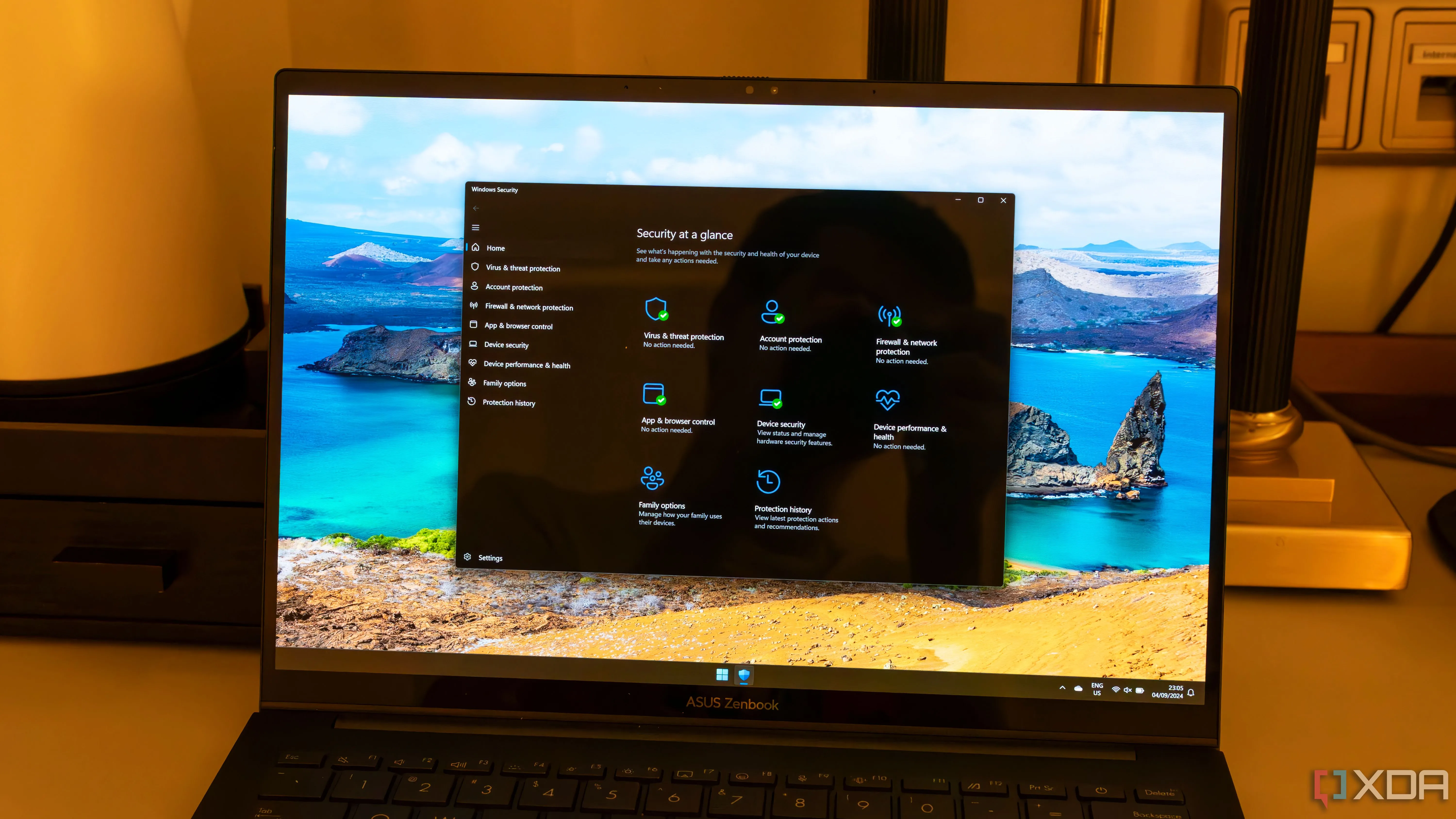 Giao diện ứng dụng Windows Security trên máy tính xách tay chạy Windows 11