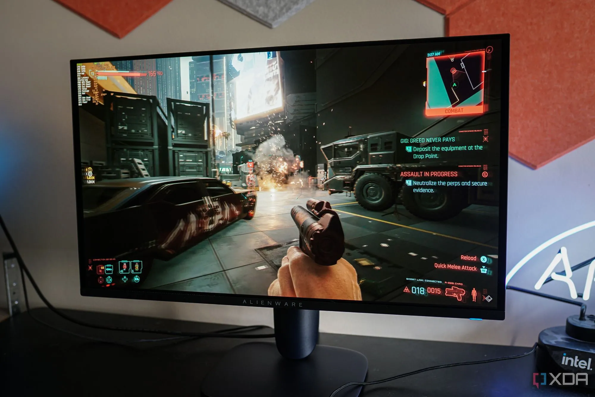 Góc nhìn cận cảnh màn hình OLED Alienware AW2725Q, nhấn mạnh nguy cơ burn-in khi ép xung quá mức