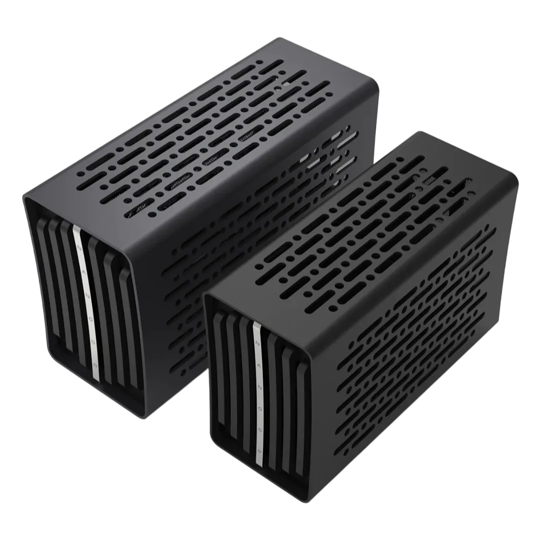 Hai mẫu case Thor-Zone Nanoq S và R với thiết kế tối giản, đặt cạnh nhau