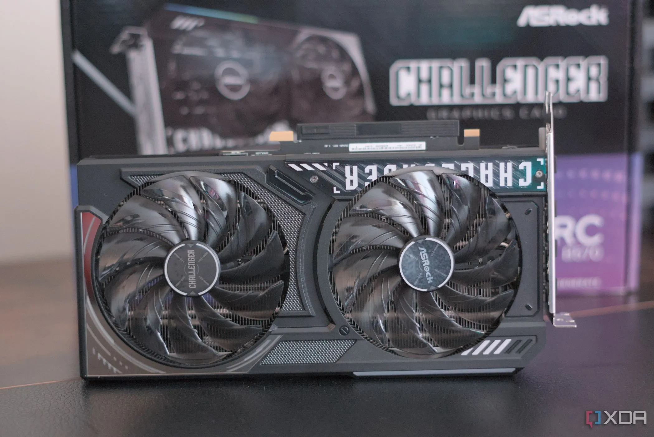 Hình ảnh cận cảnh ASRock Arc B570 Challenger, GPU lý tưởng cho 1440p gaming
