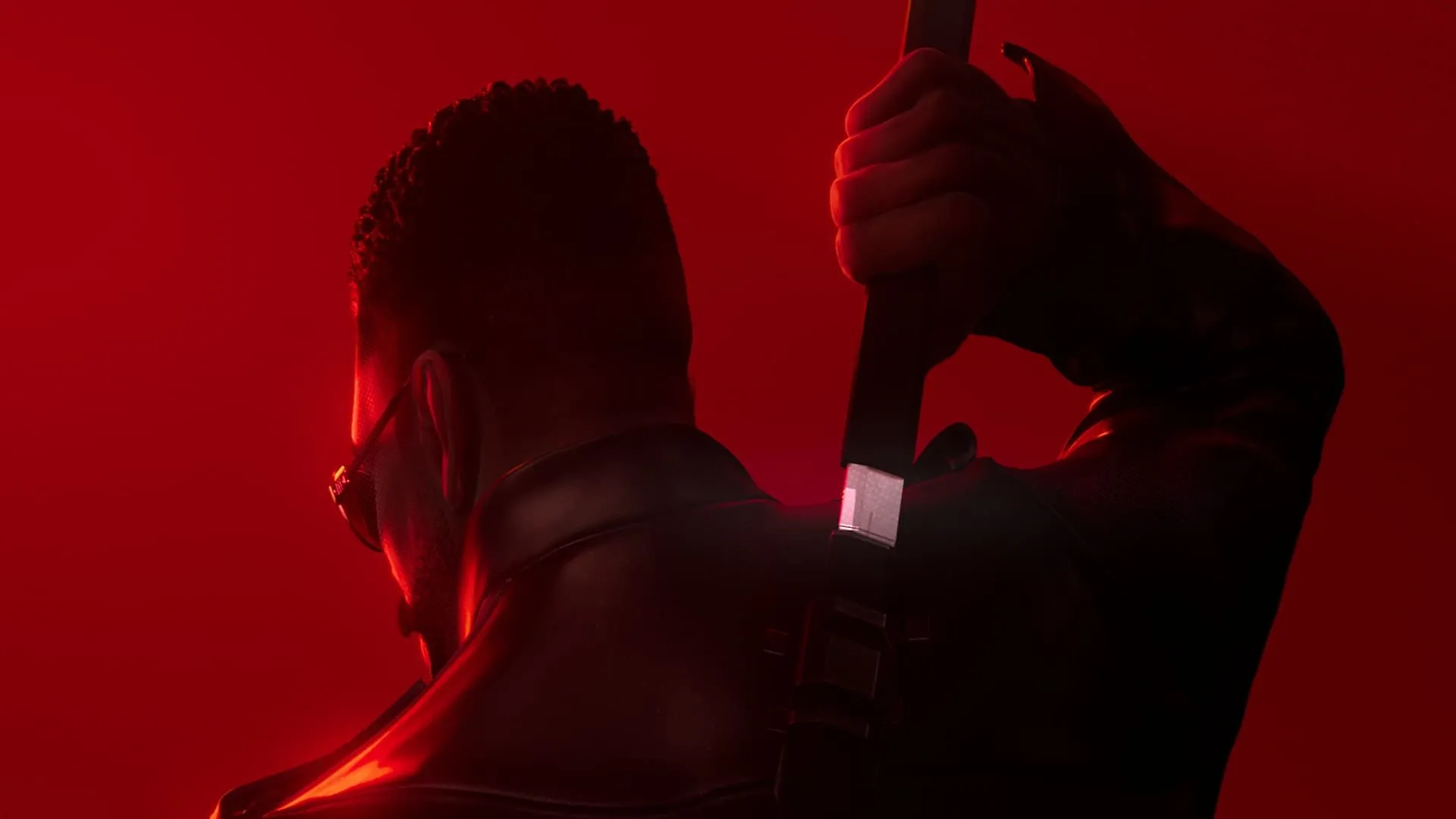 Hình ảnh cận cảnh lưng nhân vật Blade đang rút kiếm, hé lộ phong cách hành động của game Marvel's Blade.