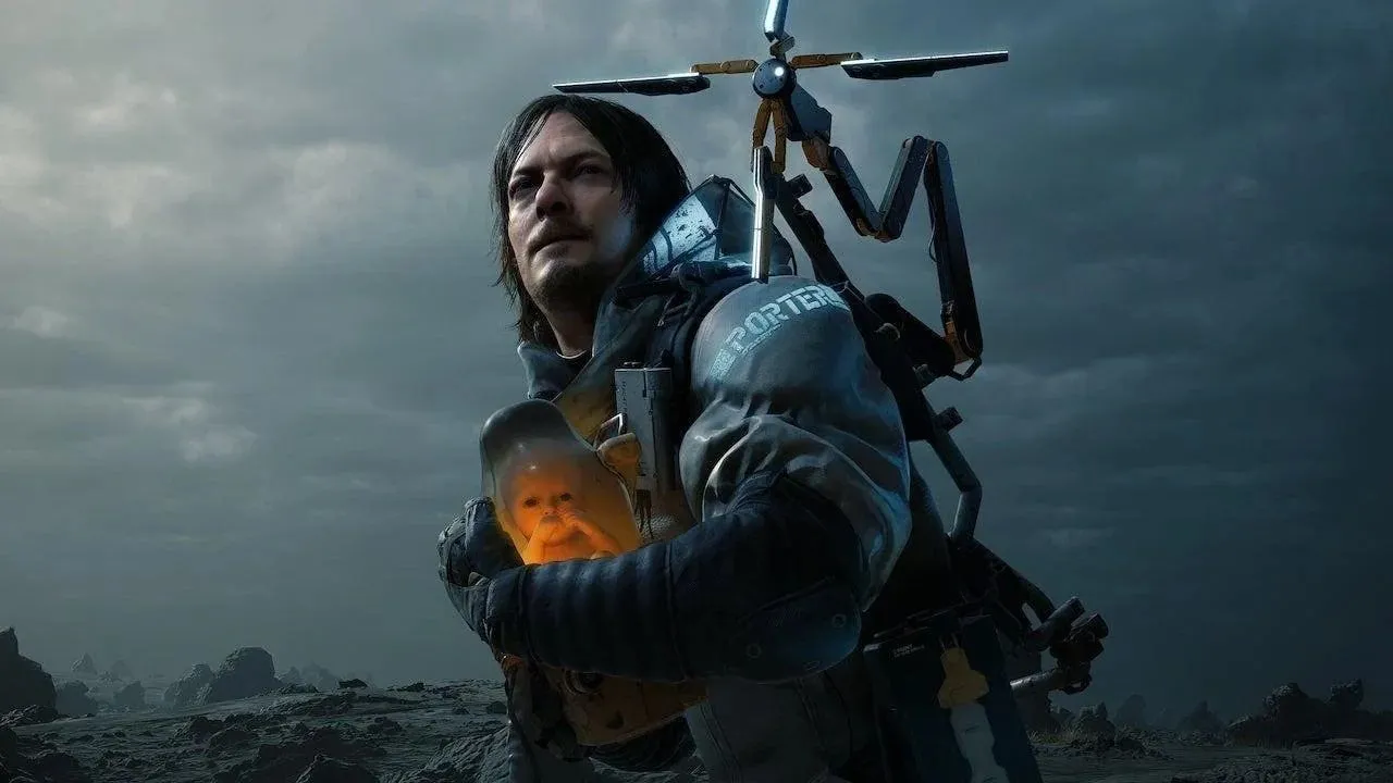 Hình ảnh chủ đạo của game Death Stranding, một người đàn ông ôm em bé trong lồng nước