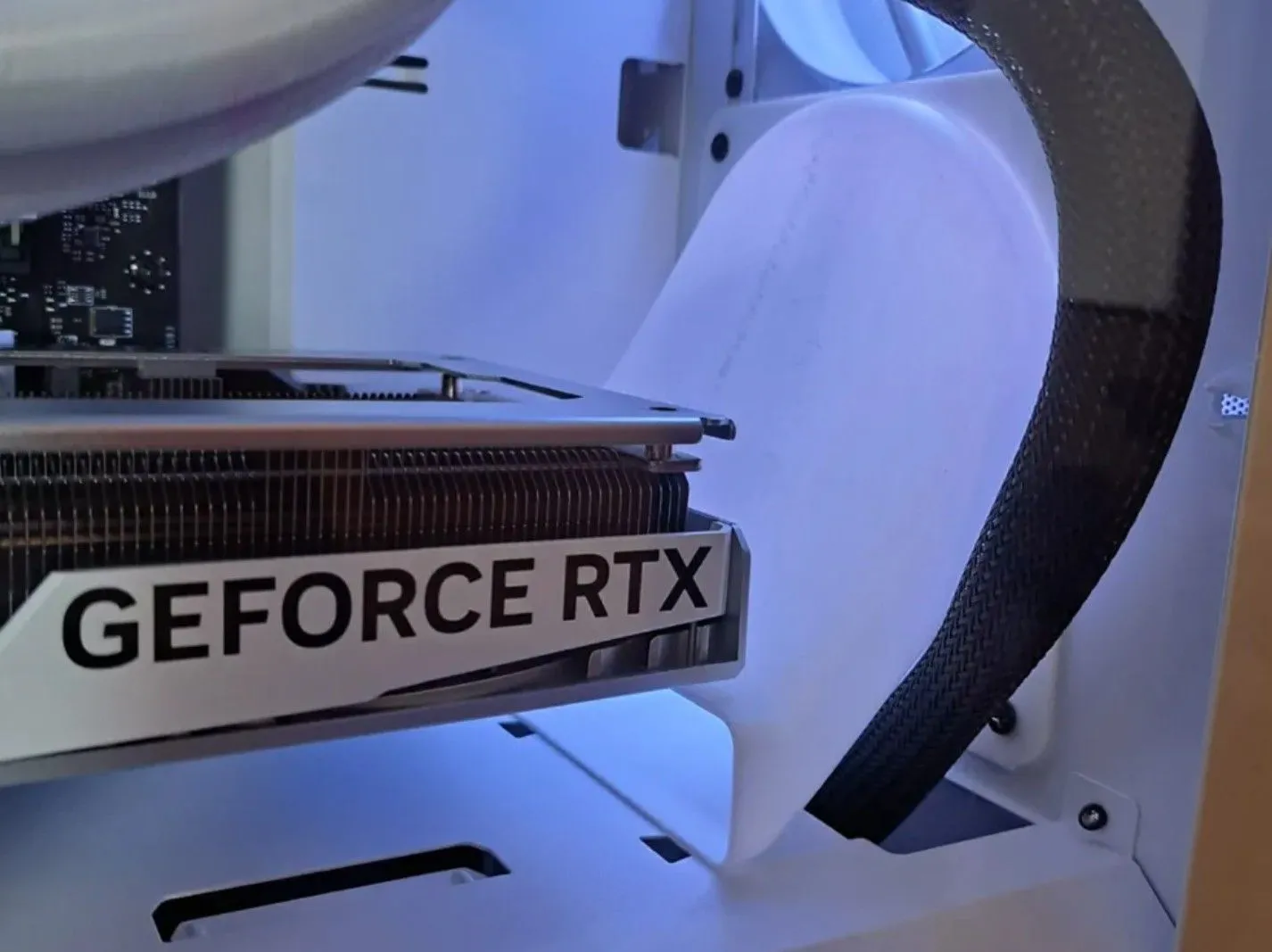 Hình ảnh mod luồng khí GPU in 3D, giúp tối ưu hóa khả năng làm mát cho card đồ họa.