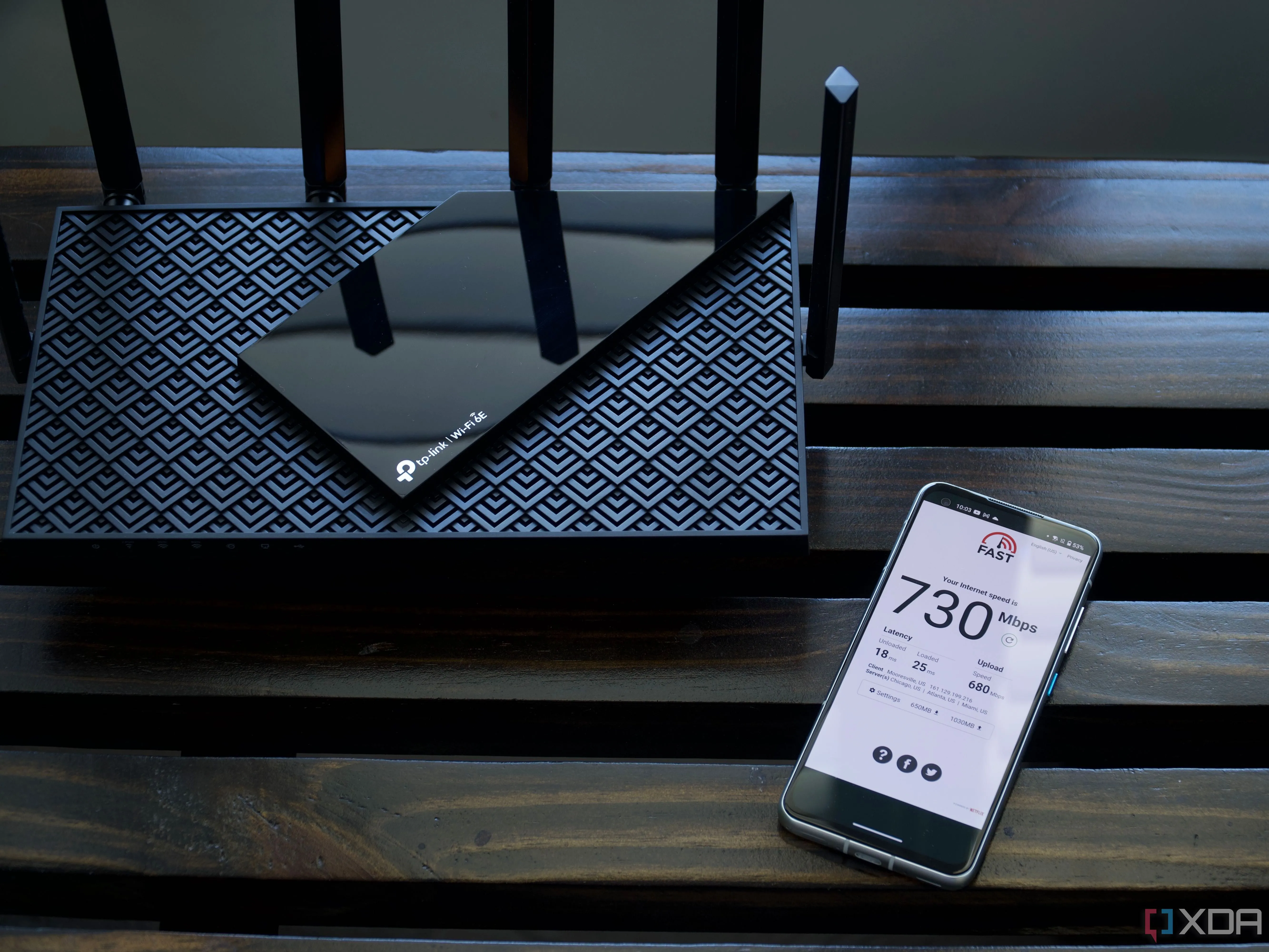 Hình ảnh so sánh hiệu năng của router TP-Link Archer AXE75 qua bài kiểm tra tốc độ WiFi