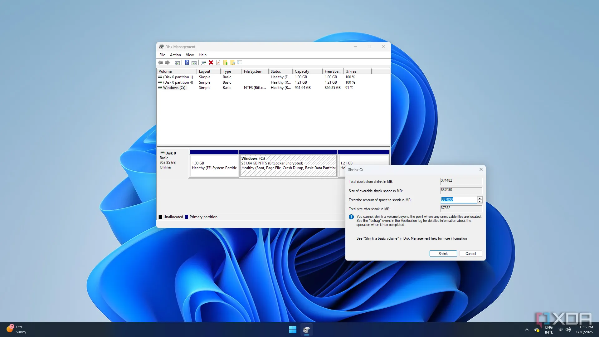 Hộp thoại co lại phân vùng chính trong công cụ Quản lý Đĩa của Windows 11, hiển thị dung lượng khả dụng