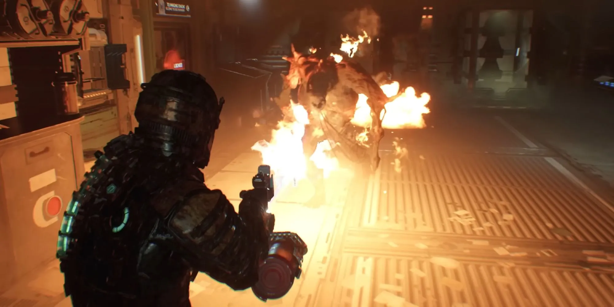 Isaac Clarke dùng súng phun lửa tiêu diệt Necromorph trong Dead Space Remake với độ khó tăng cường