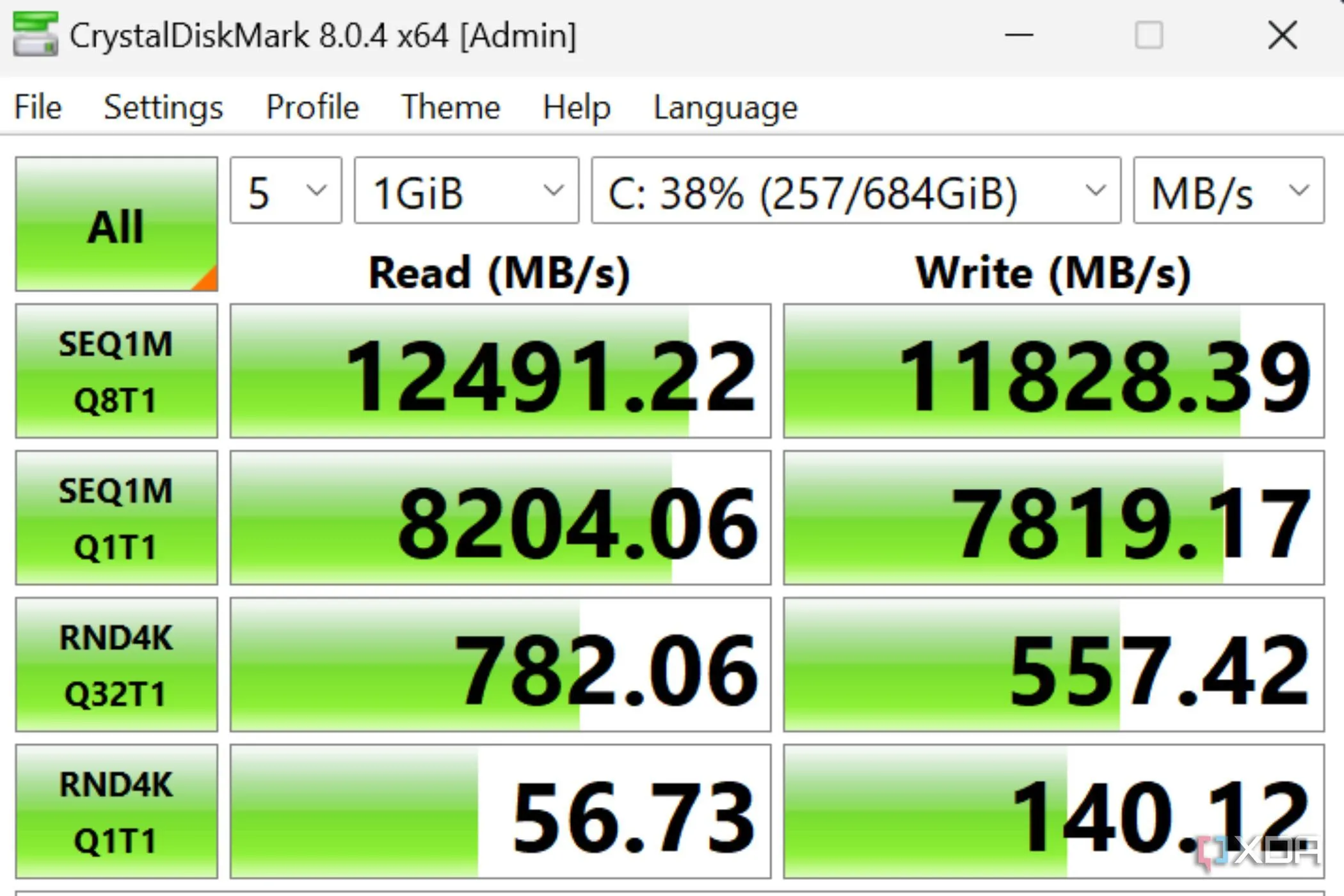 Kết quả benchmark tốc độ đọc ghi của ổ cứng SSD trên Alienware m16 bằng CrystalDiskMark