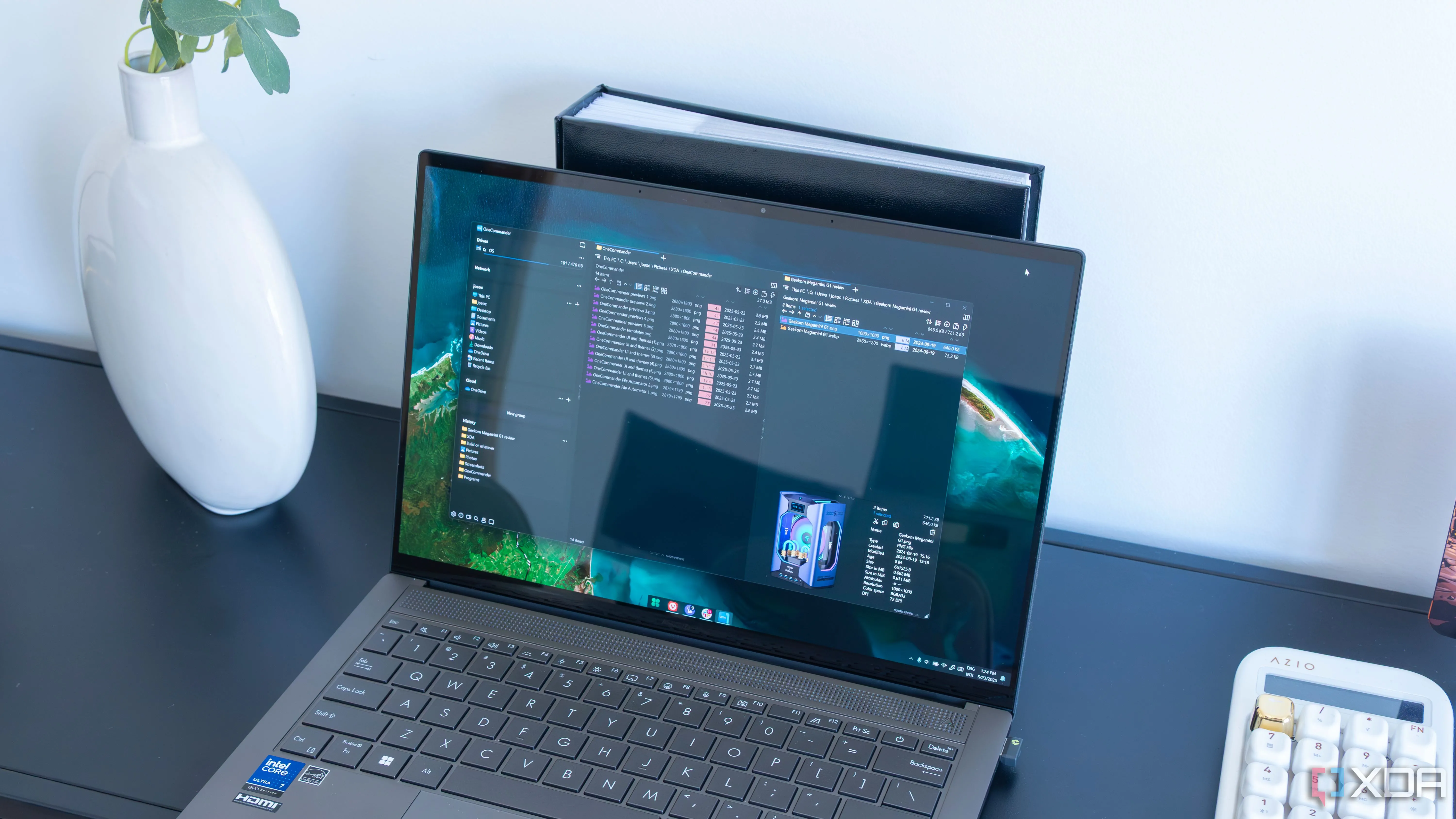 Laptop chạy Windows 11 hiển thị giao diện OneCommander với bản xem trước tệp, một trình quản lý tệp miễn phí xuất sắc và hiện đại