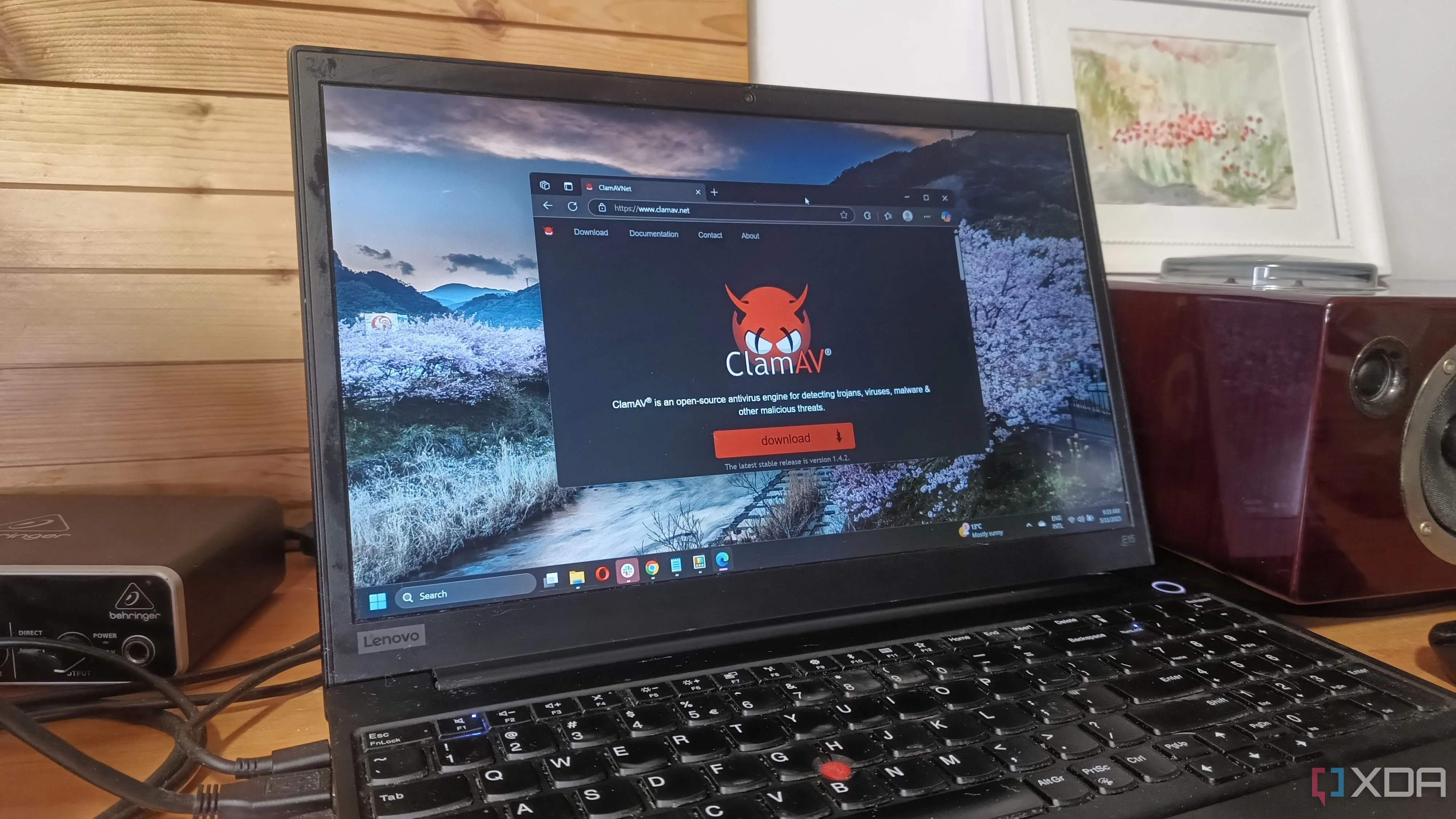 Laptop Windows 11 hiển thị trang tải về phần mềm diệt virus ClamAV
