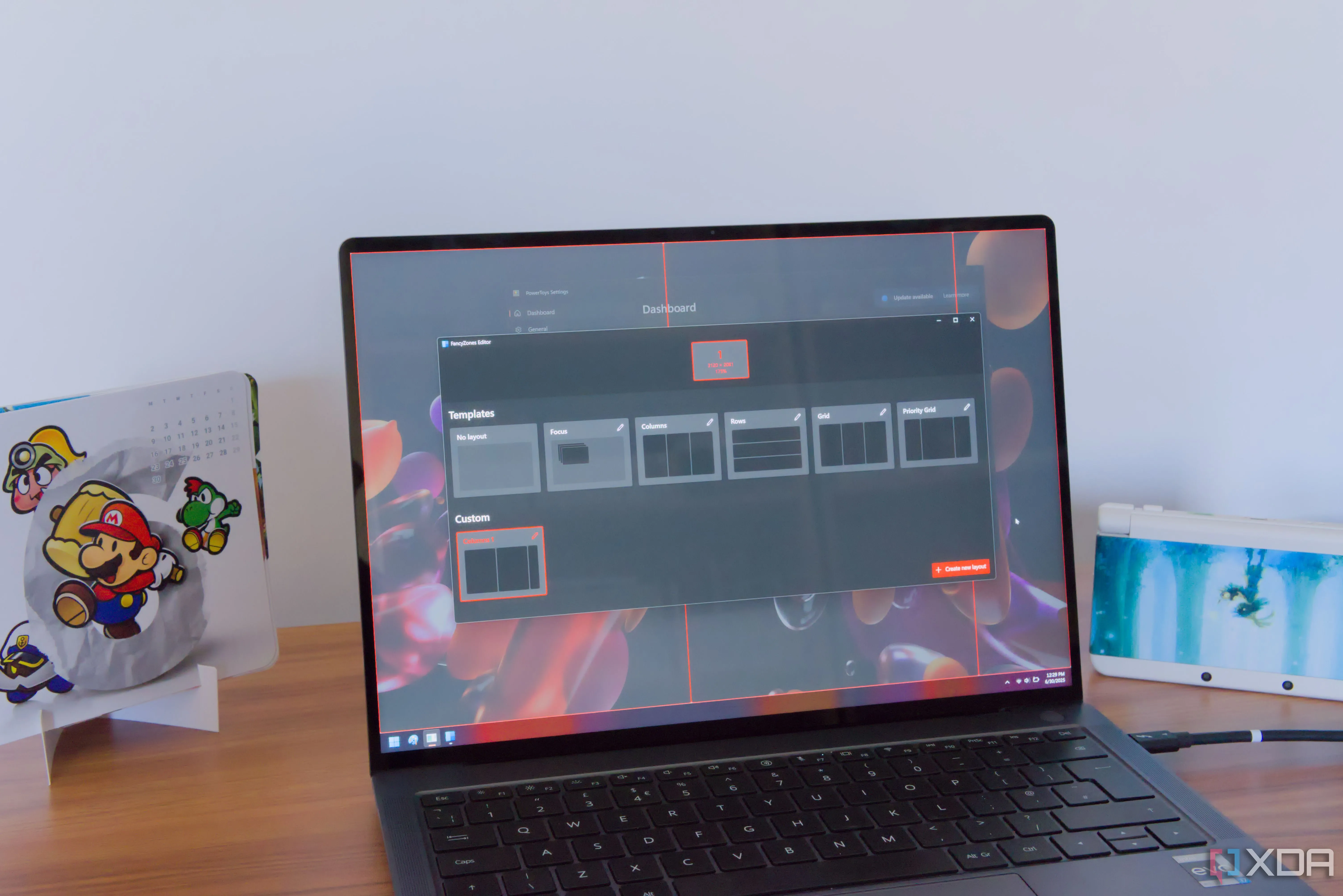Laptop Windows 11 minh họa các bố cục FancyZones để chia màn hình đa nhiệm