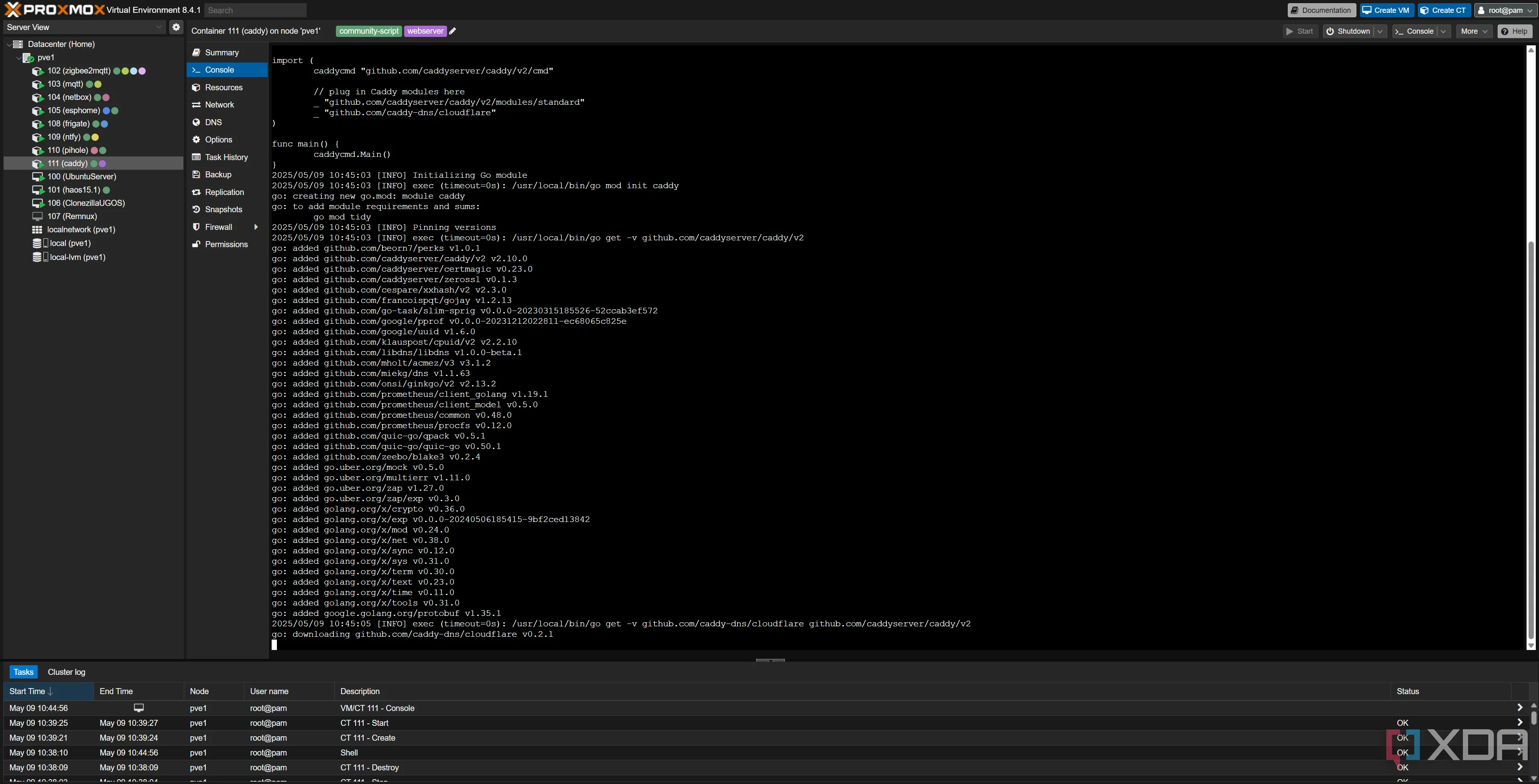 Lệnh `xcaddy build --with github.com/caddy-dns/cloudflare` đang được thực thi trên terminal để tích hợp module Cloudflare DNS vào Caddy, minh họa tính năng module dễ sử dụng