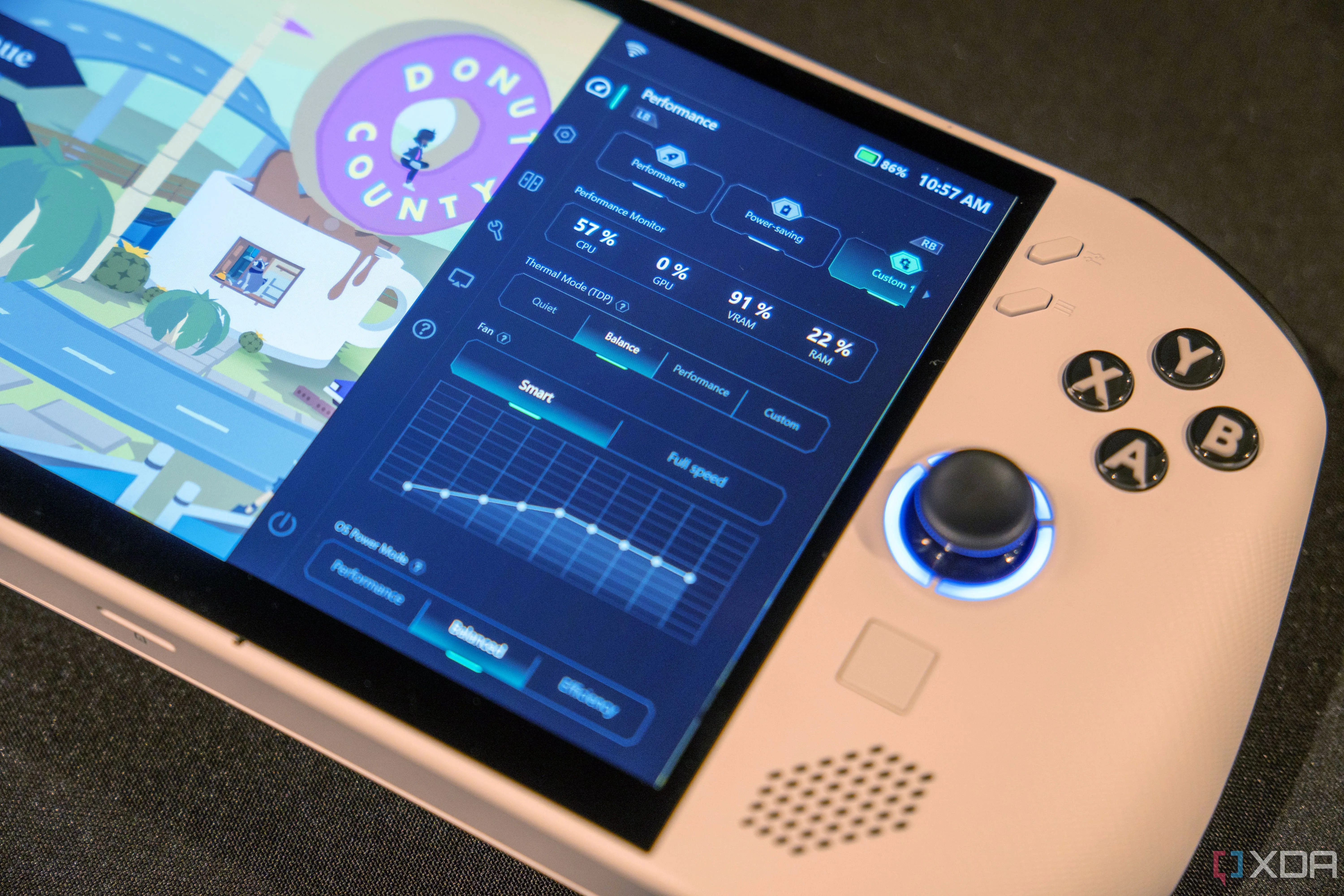 Lenovo Legion Go S, một thiết bị chơi game cầm tay được mong đợi sẽ tích hợp SteamOS, cho thấy tiềm năng của hệ điều hành này trên các nền tảng khác nhau