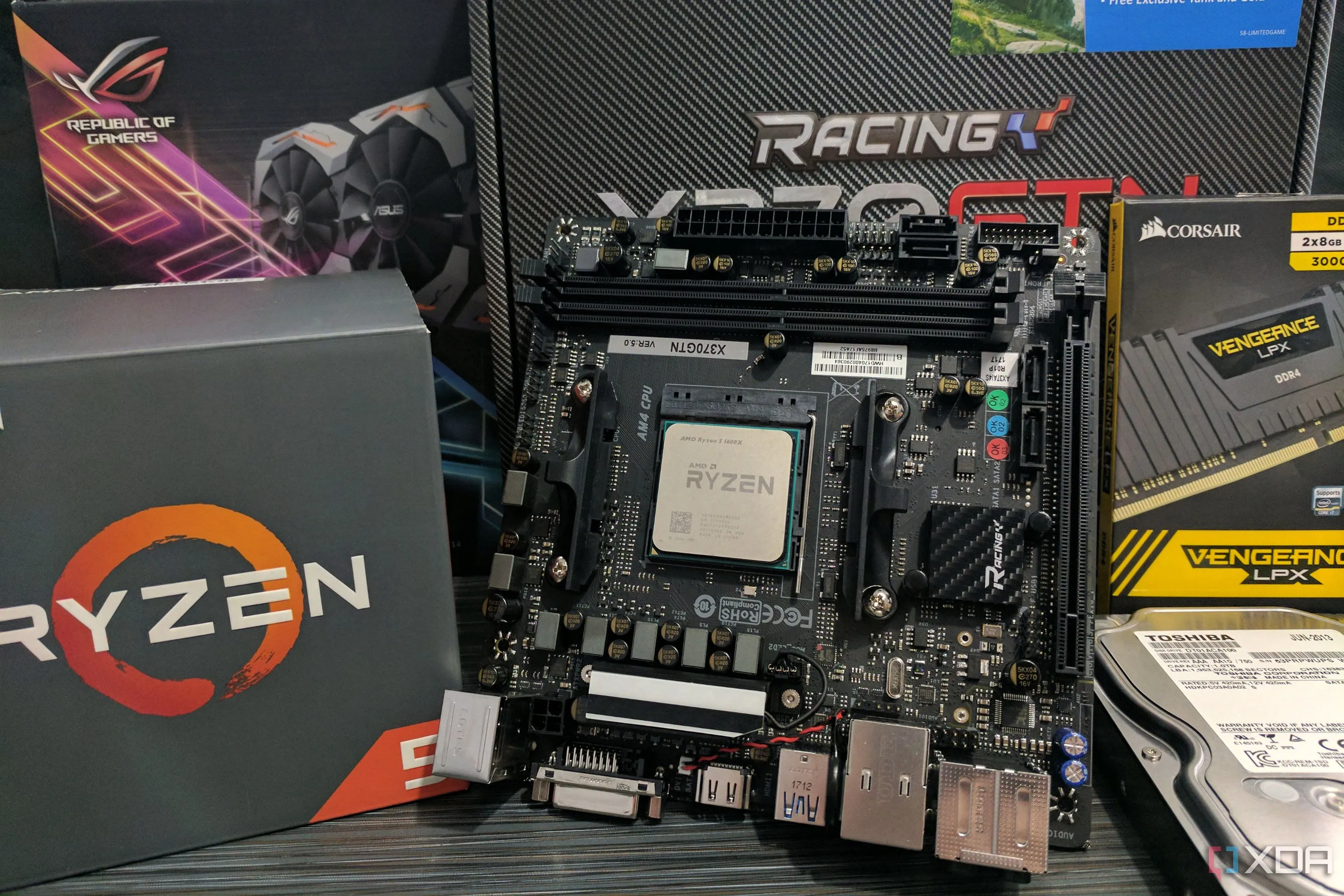 Linh kiện mainboard Mini-ITX AMD AM4 và tản nhiệt nhỏ gọn cho PC SFF