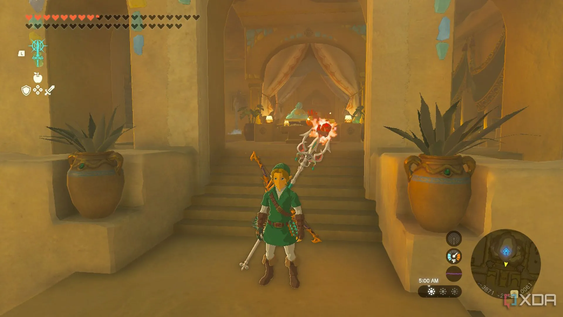 Link đeo vũ khí được gắn ngọc Ruby sau lưng, giúp tăng khả năng chịu nhiệt trong Zelda Tears of the Kingdom