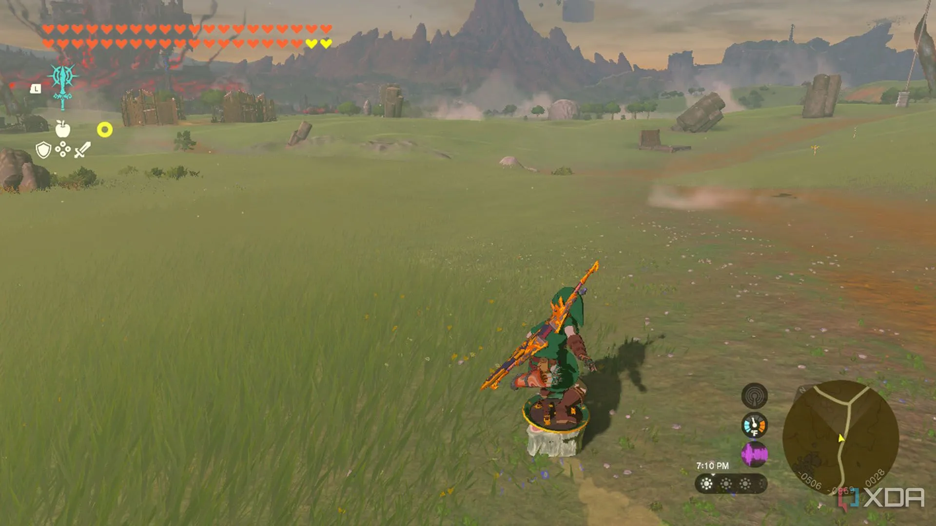 Link lướt ván khiên trên một miếng thịt đông lạnh qua cánh đồng Hyrule trong Zelda Tears of the Kingdom