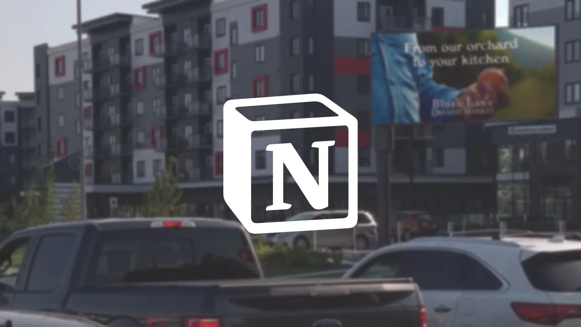 Logo Notion trên hình ảnh mô tả biển quảng cáo và giao thông