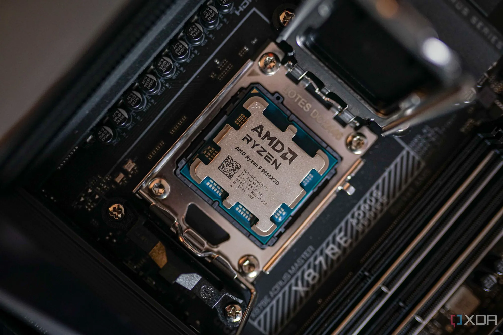 Mainboard gắn CPU AMD Ryzen 9 9950X3D, tổng hợp ưu đãi chip AMD