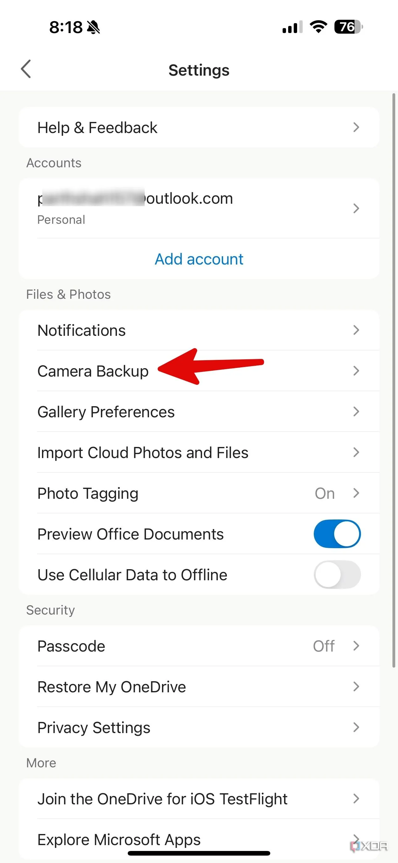 Màn hình cài đặt &quot;Sao lưu camera&quot; (Camera Backup) trong ứng dụng OneDrive di động, hiển thị các tùy chọn cho việc sao lưu ảnh và video