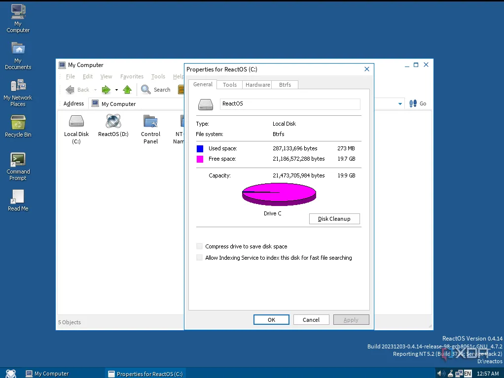 Màn hình khởi động ReactOS từ một phân vùng Btrfs, thể hiện khả năng tương thích và tạo subvolume dễ dàng.