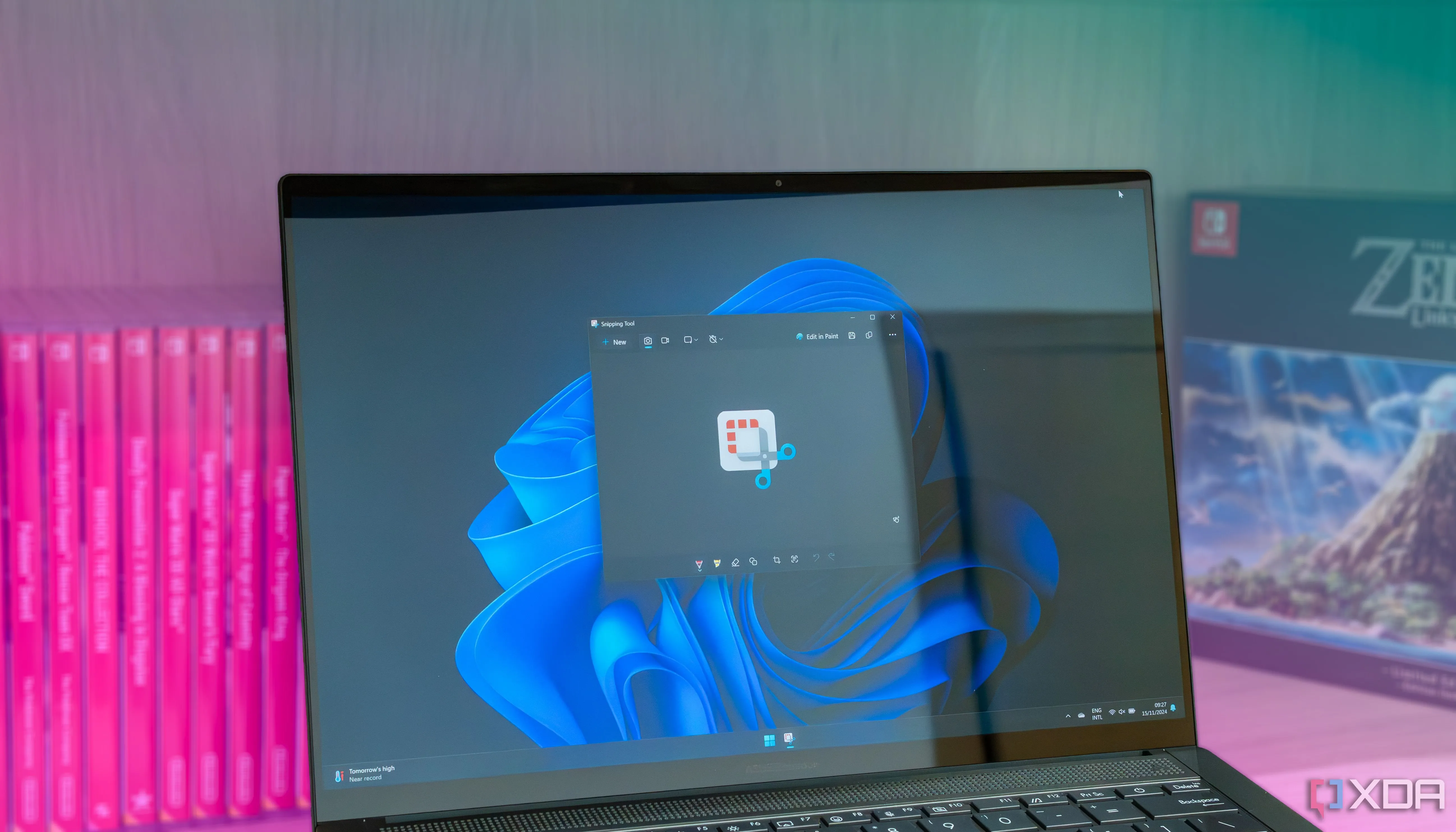 Màn hình laptop Windows 11 hiển thị giao diện Snipping Tool đang hoạt động, minh họa tính năng chụp và ghi màn hình hiệu quả