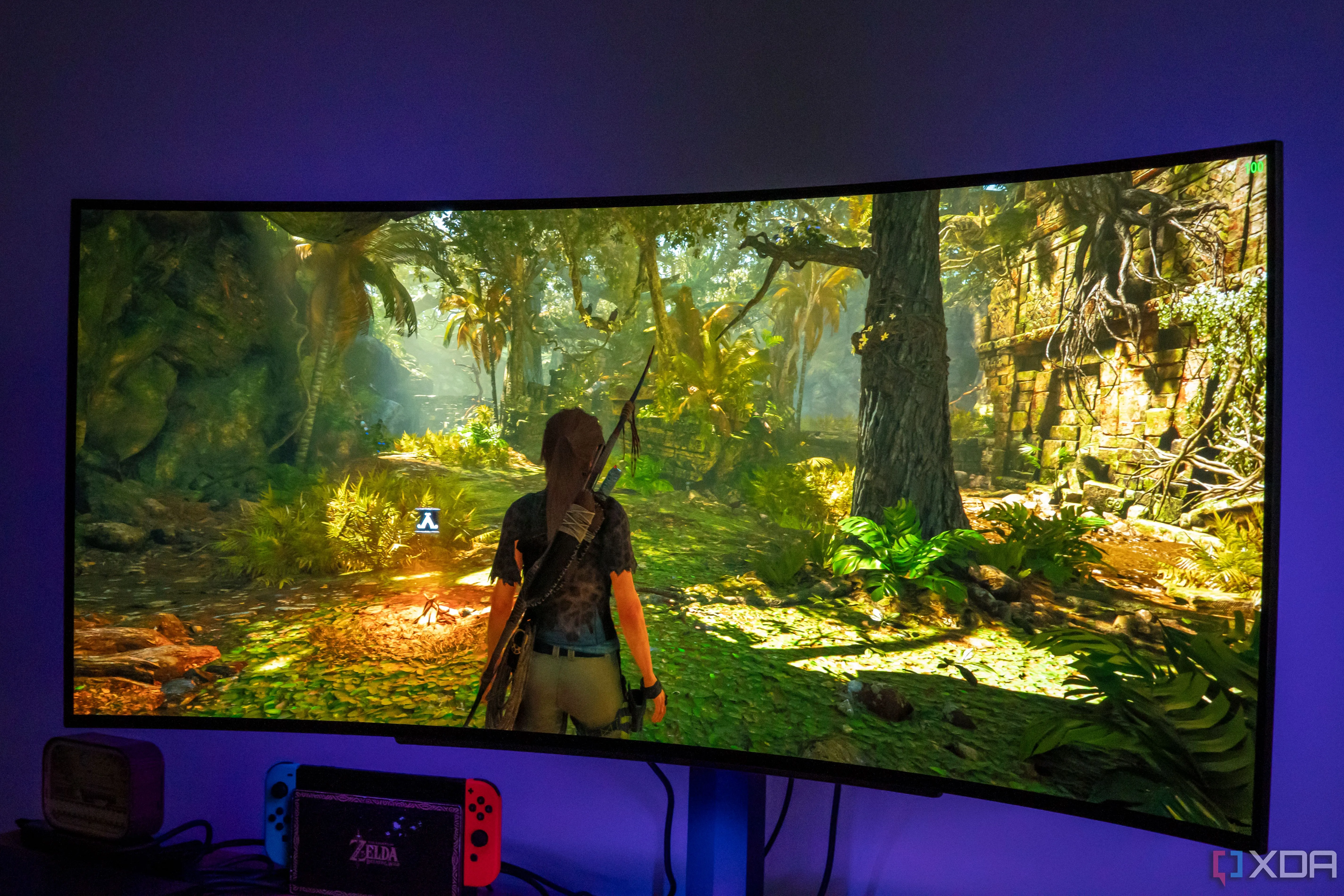 Màn hình LG UltraGear 45GR95QE hiển thị game Shadow of the Tomb Raider
