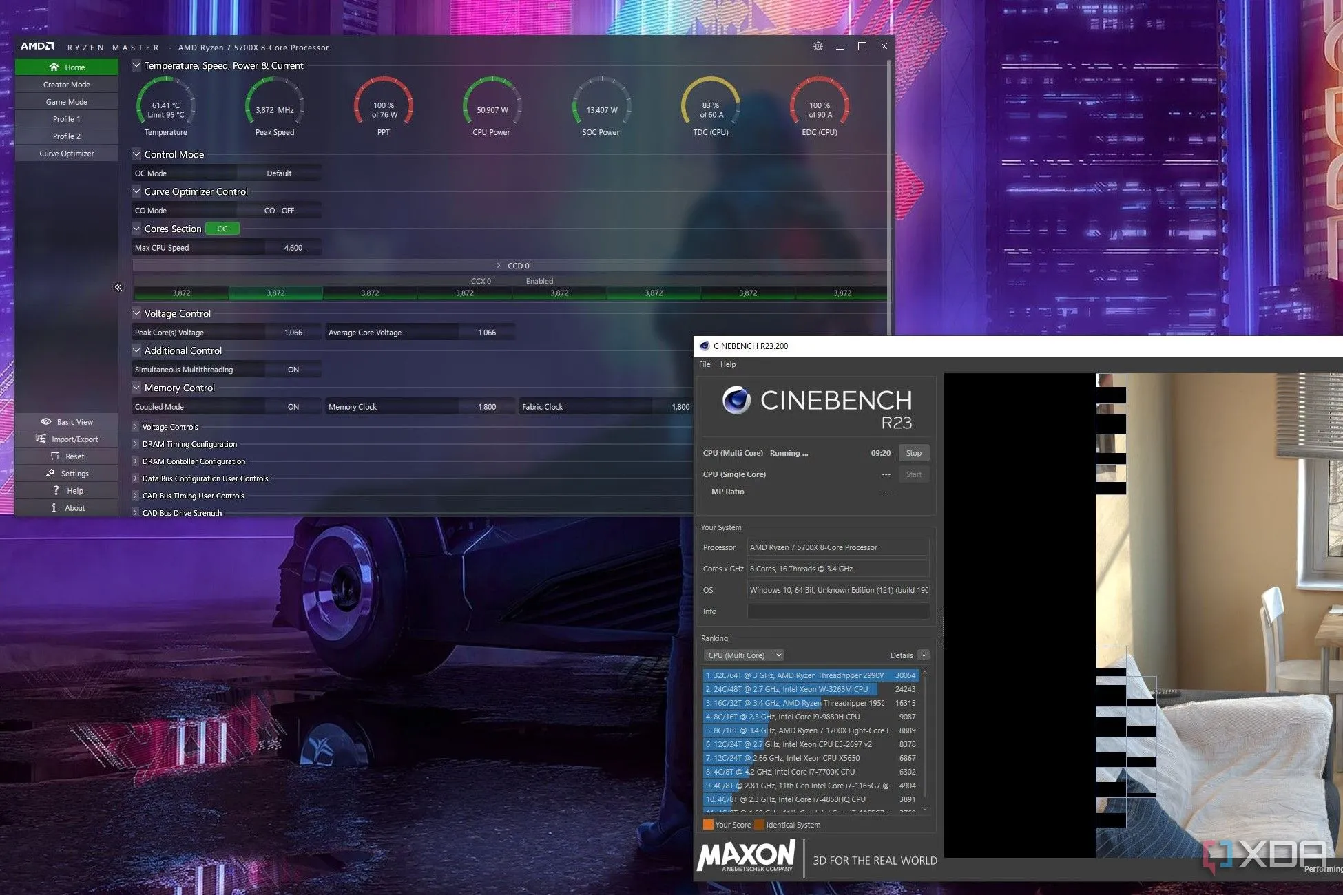 Màn hình máy tính hiển thị Ryzen Master và Cinebench R23 đang chạy benchmark