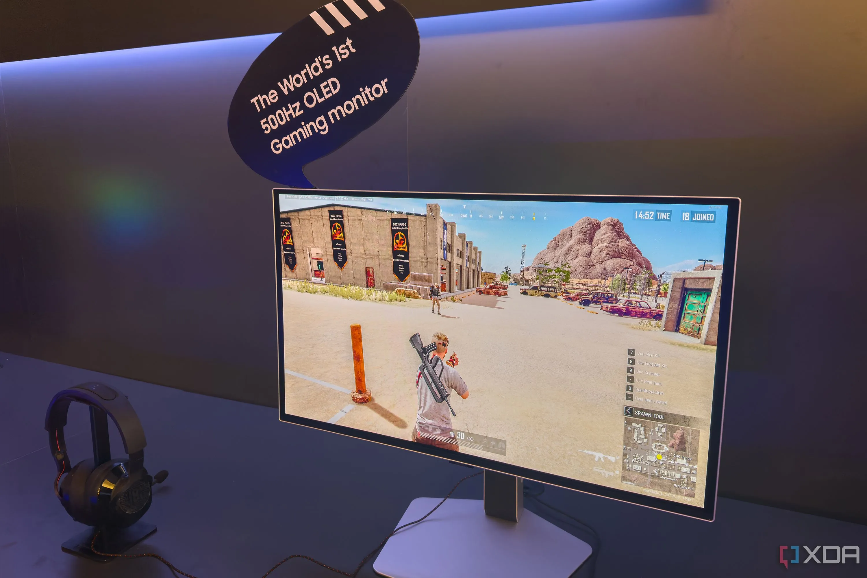 Màn hình Samsung Odyssey OLED G6 500Hz tại CES 2025, biểu tượng cho xu hướng màn hình gaming có tần số quét siêu cao.