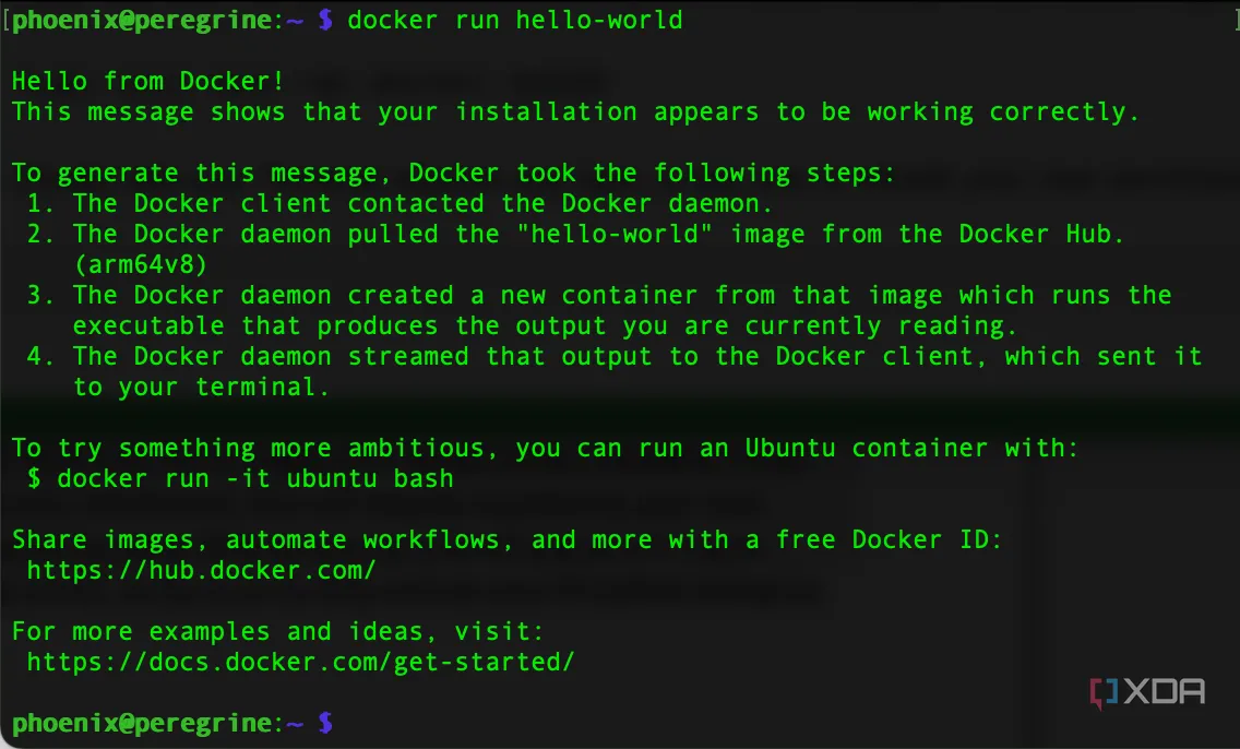 Màn hình Terminal hiển thị thông báo &quot;Hello from Docker!&quot; sau khi chạy container thử nghiệm