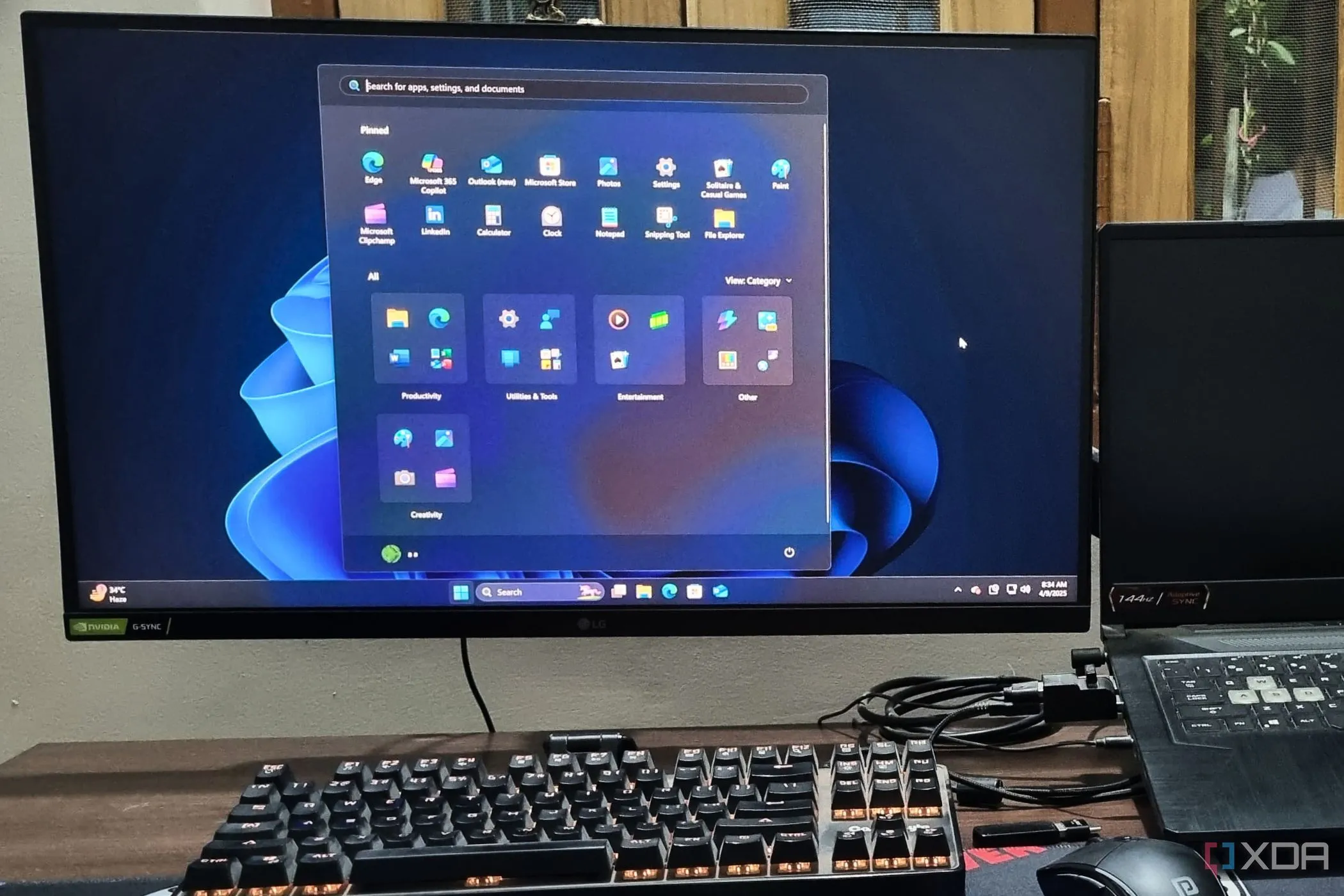 Màn hình Windows 11 với menu Start hiển thị các ứng dụng đã cài đặt