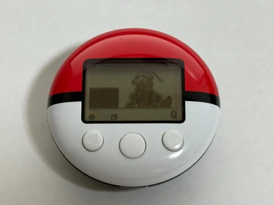 Máy đếm bước PokeWalker với Pokémon Dragonite trên màn hình, phụ kiện game Pokémon độc đáo
