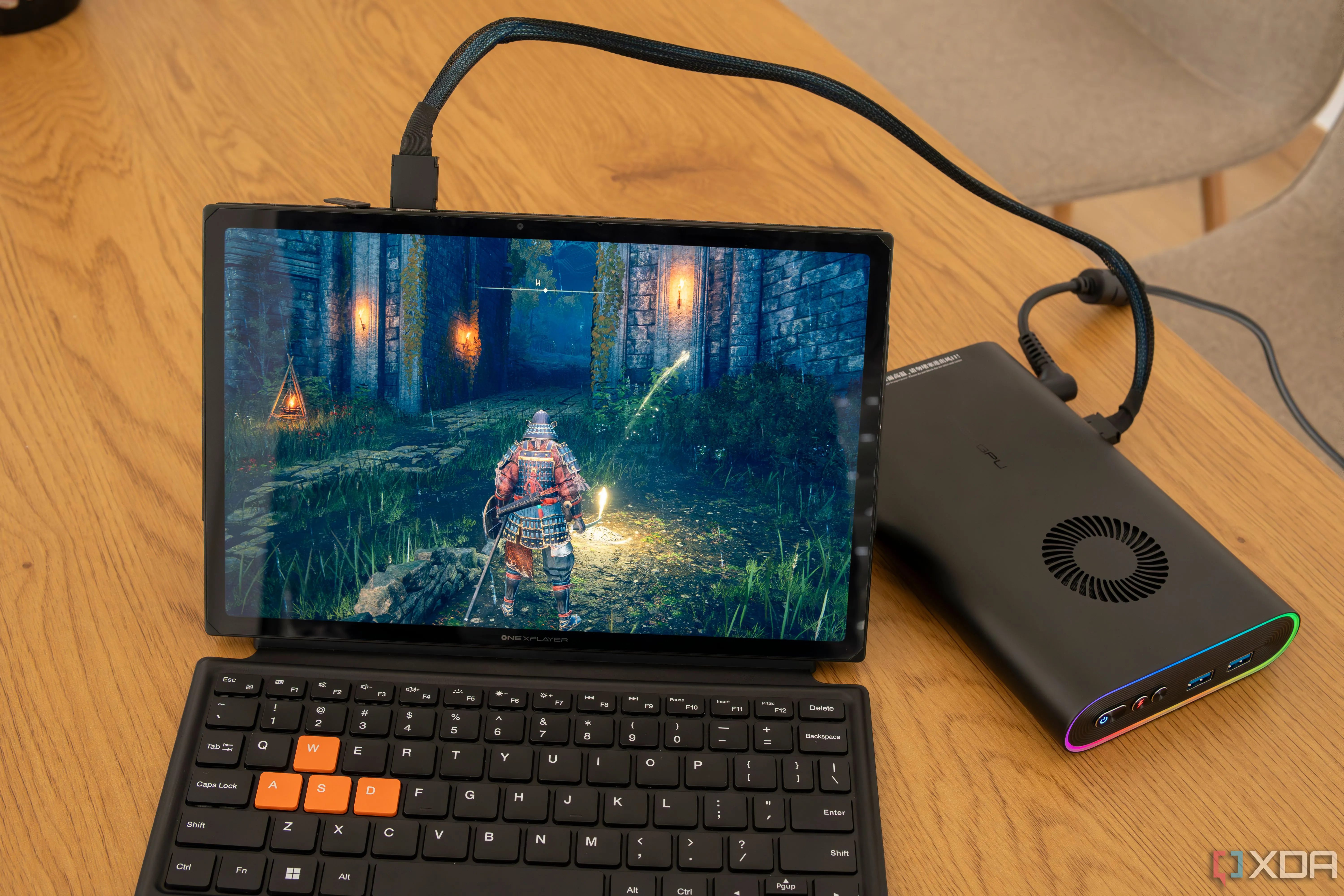 Máy tính bảng One Xplayer X1 chạy game Elden Ring kết nối eGPU qua OCuLink