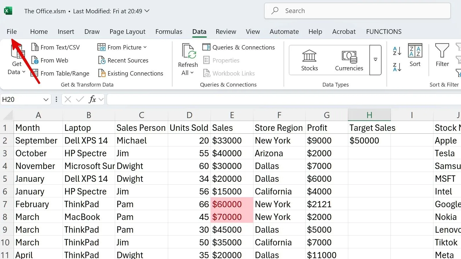 Mở menu File trong Excel để truy cập Tùy chọn