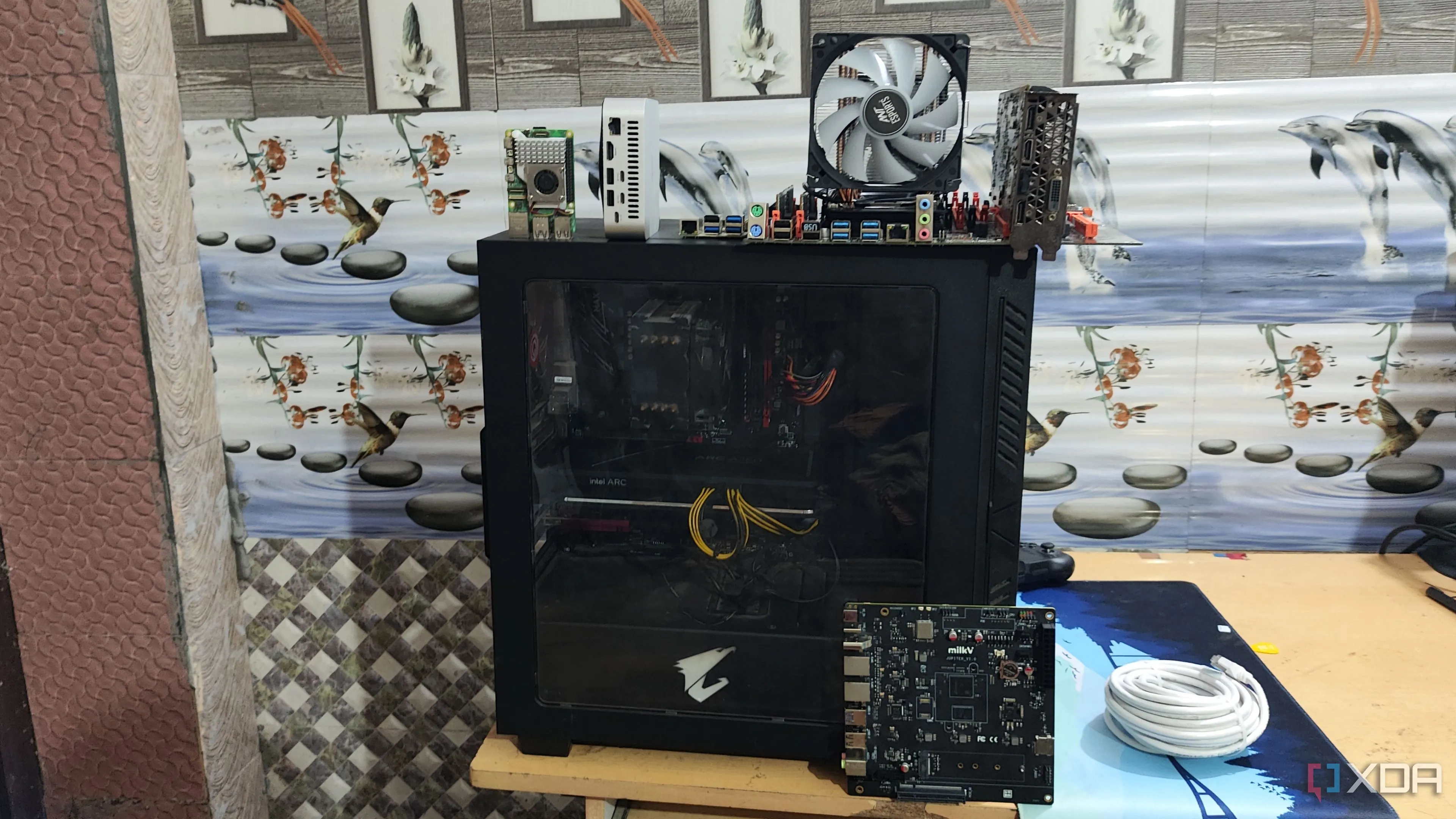 Một bộ sưu tập các hệ thống home lab đa dạng, từ mini PC đến NAS, thể hiện khả năng xây dựng nhiều loại home server khác nhau.