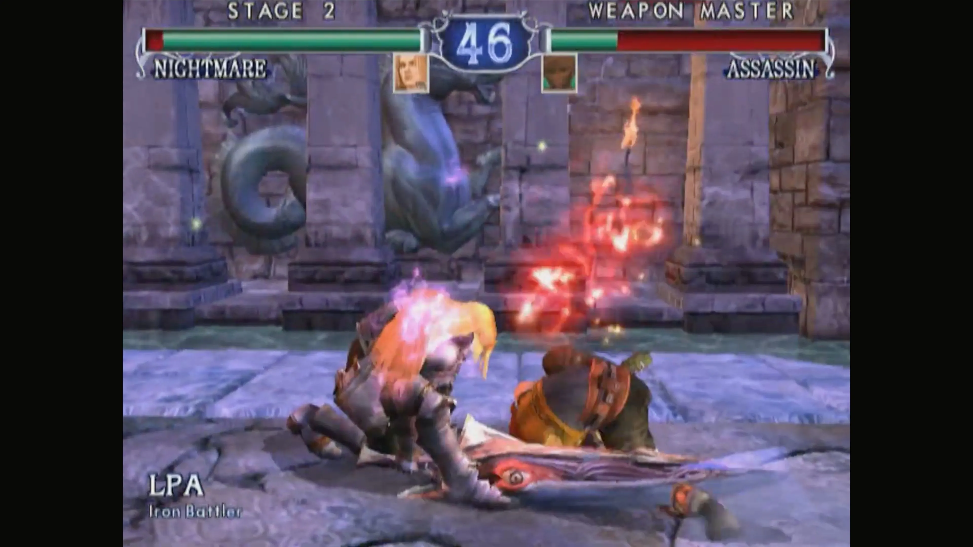 Một cảnh chiến đấu đầy kịch tính với nhân vật Mitsurugi trong SoulCalibur II.