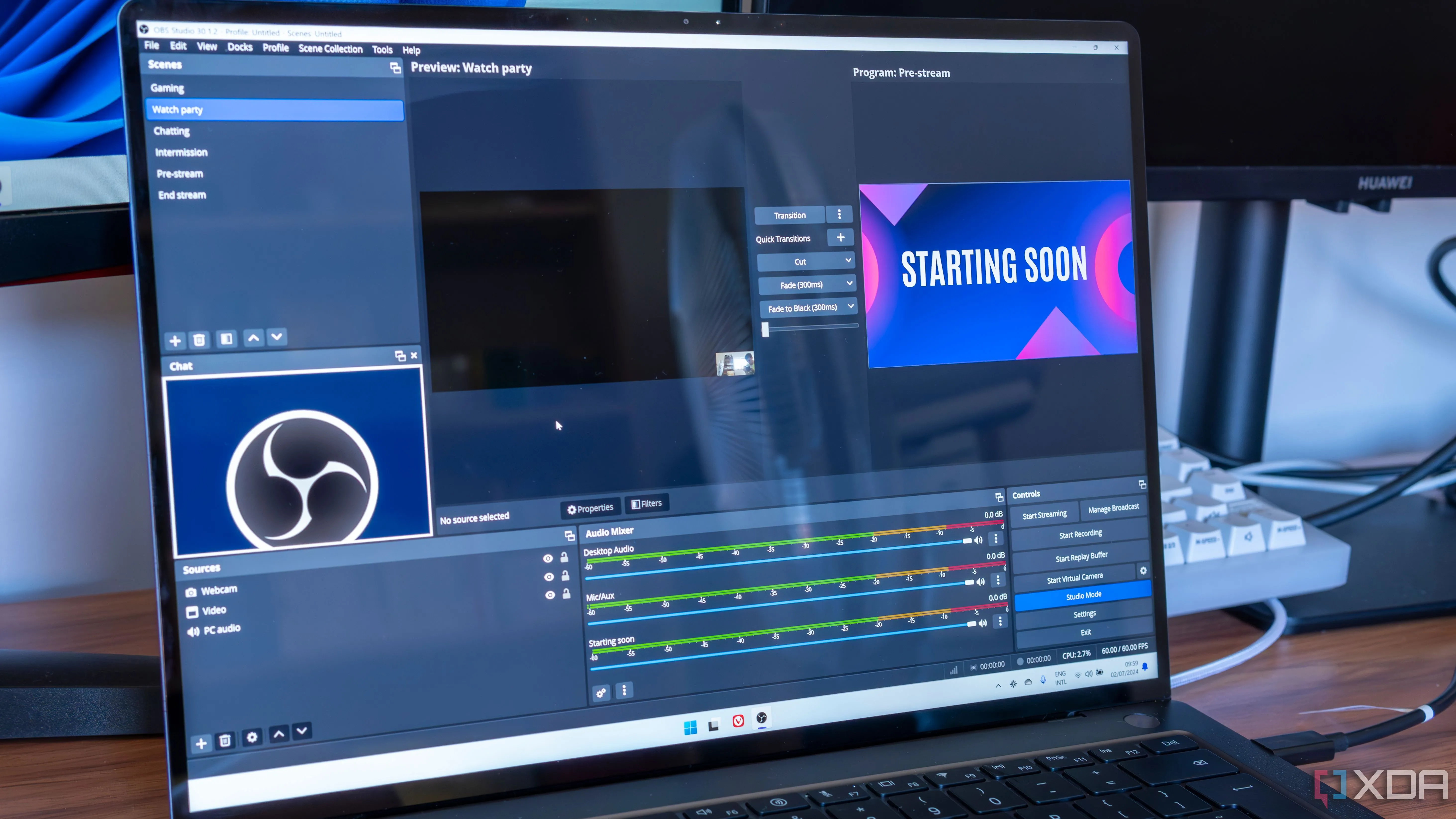 Một chiếc laptop đang chạy OBS Studio, minh họa phần mềm ghi màn hình và livestream chuyên nghiệp